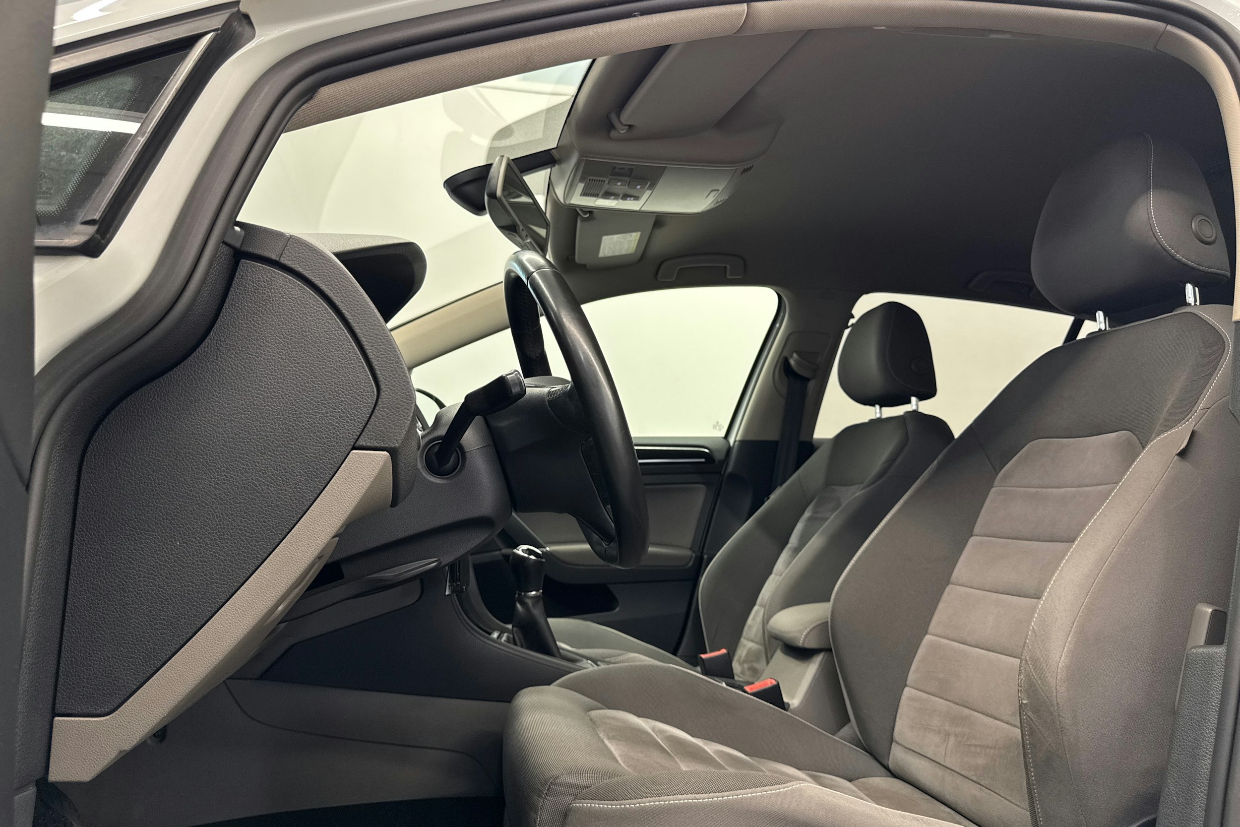 Valkoinen Volkswagen GOLF 2014 kuva 15.