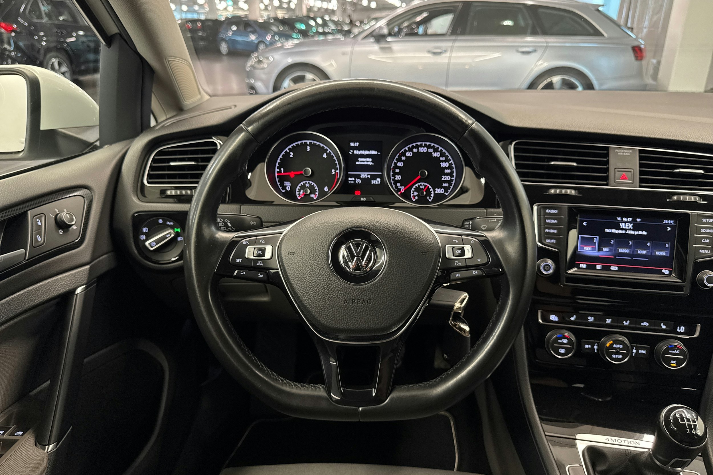 Valkoinen Volkswagen GOLF 2014 kuva 18.