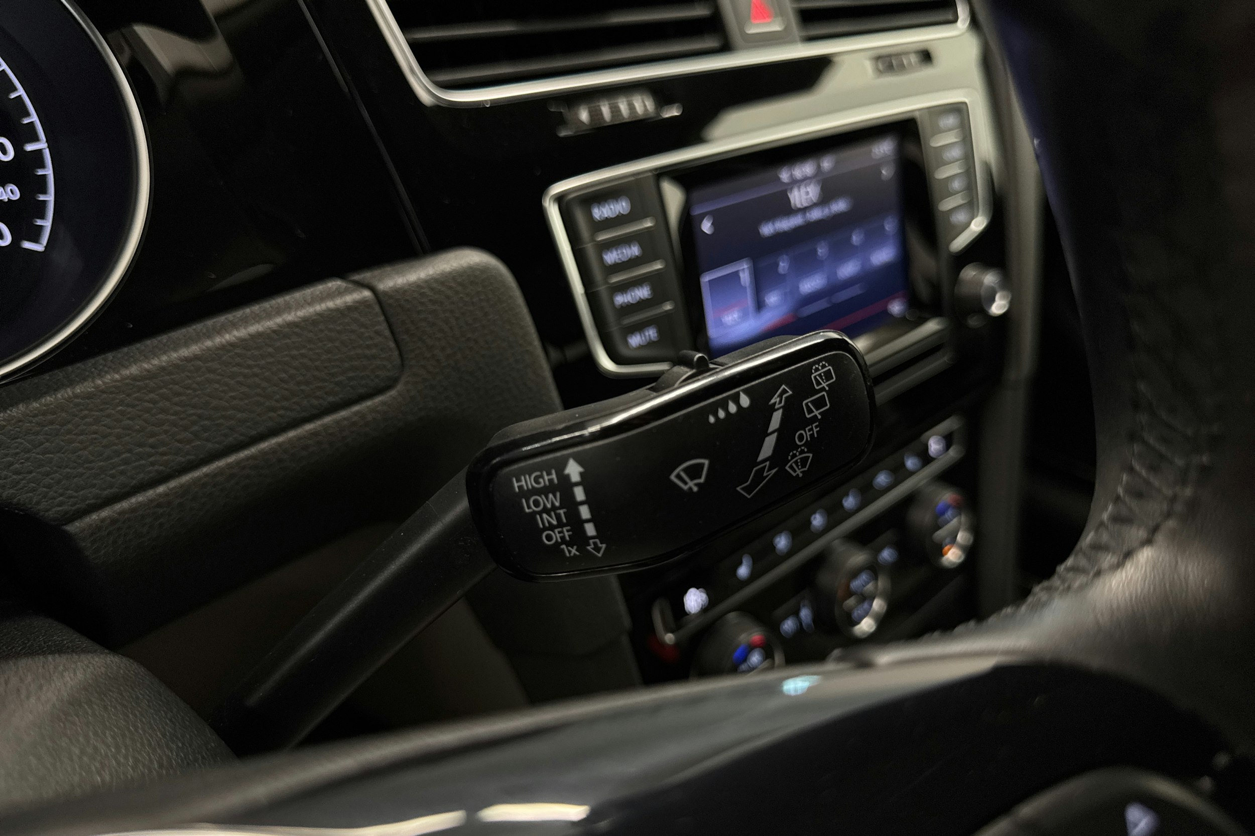 Valkoinen Volkswagen GOLF 2014 kuva 21.
