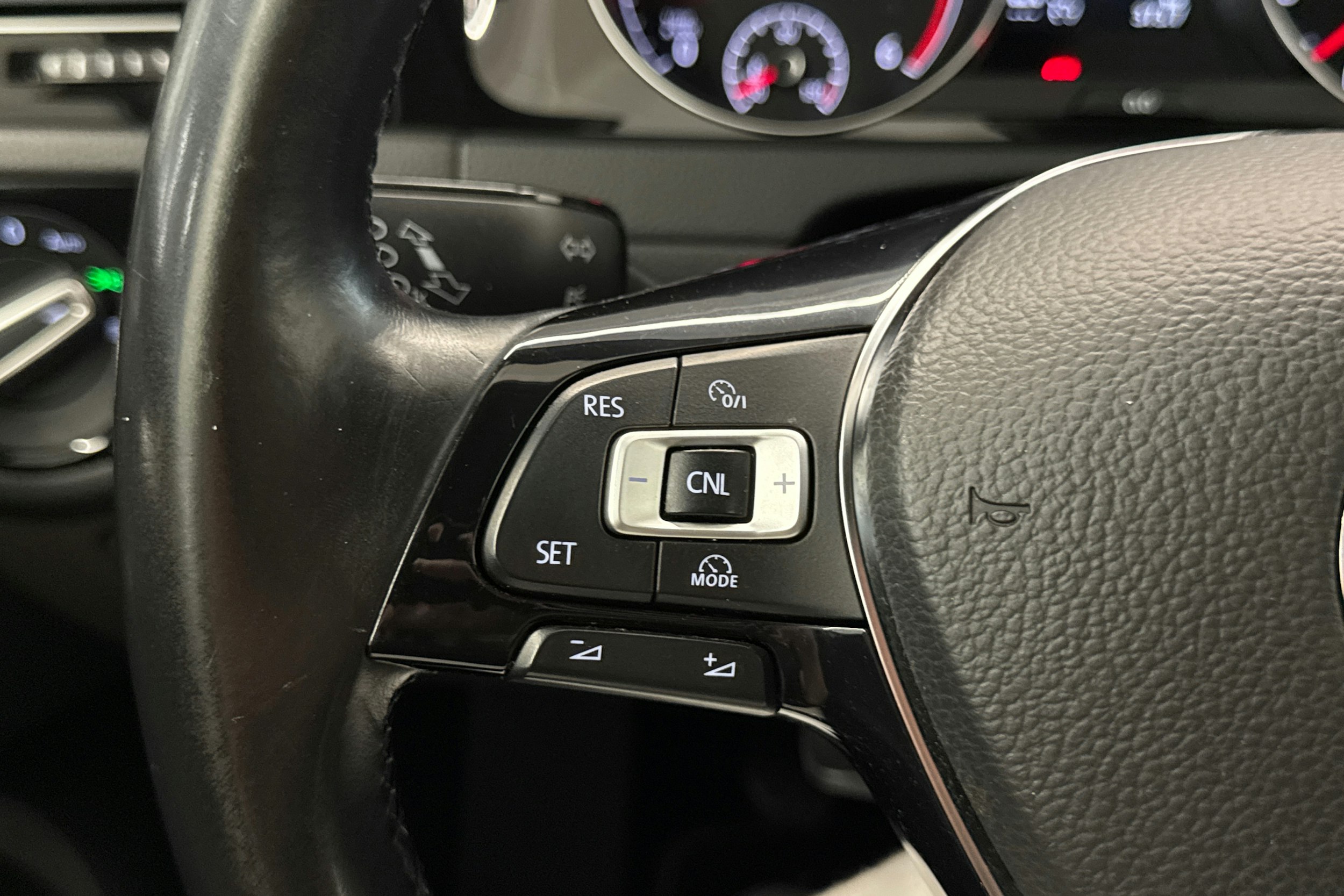 Valkoinen Volkswagen GOLF 2014 kuva 22.