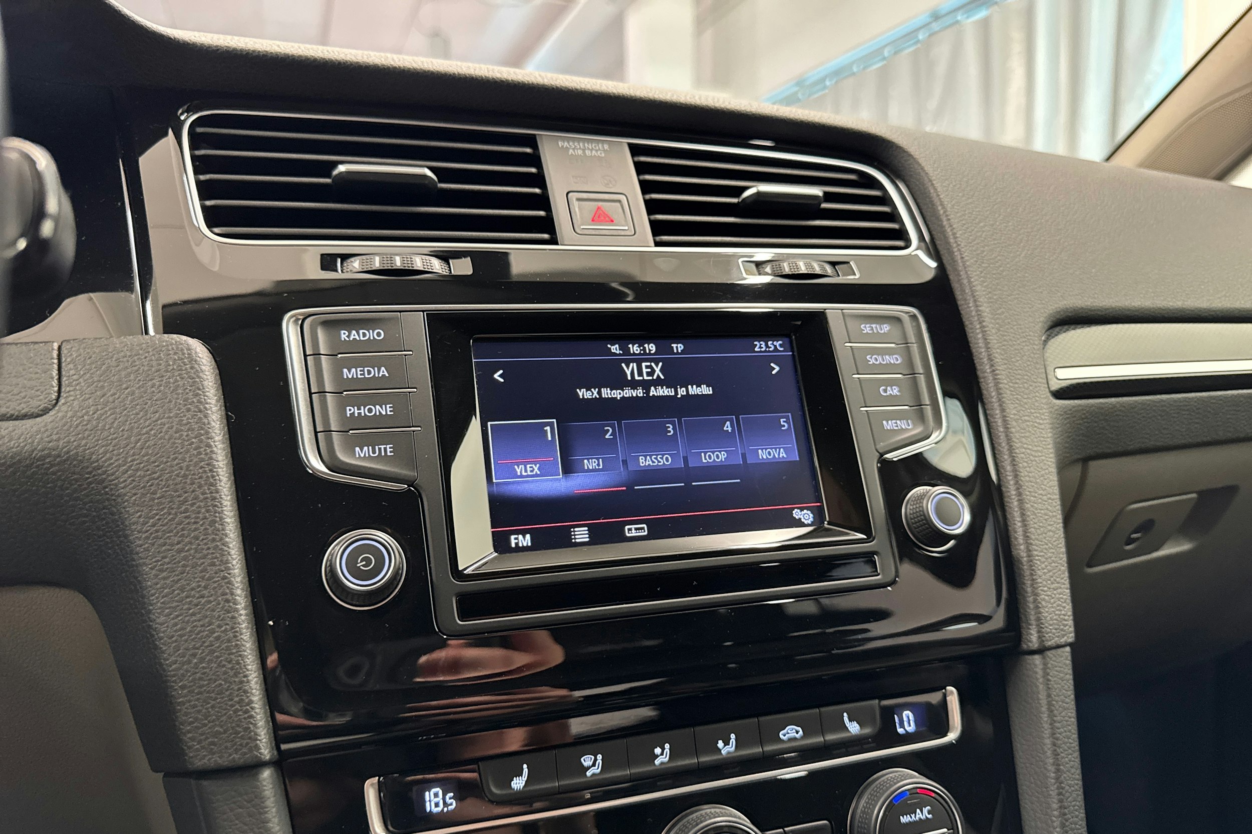 Valkoinen Volkswagen GOLF 2014 kuva 29.