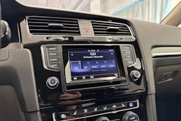 Valkoinen Volkswagen GOLF 2014 kuva 29.