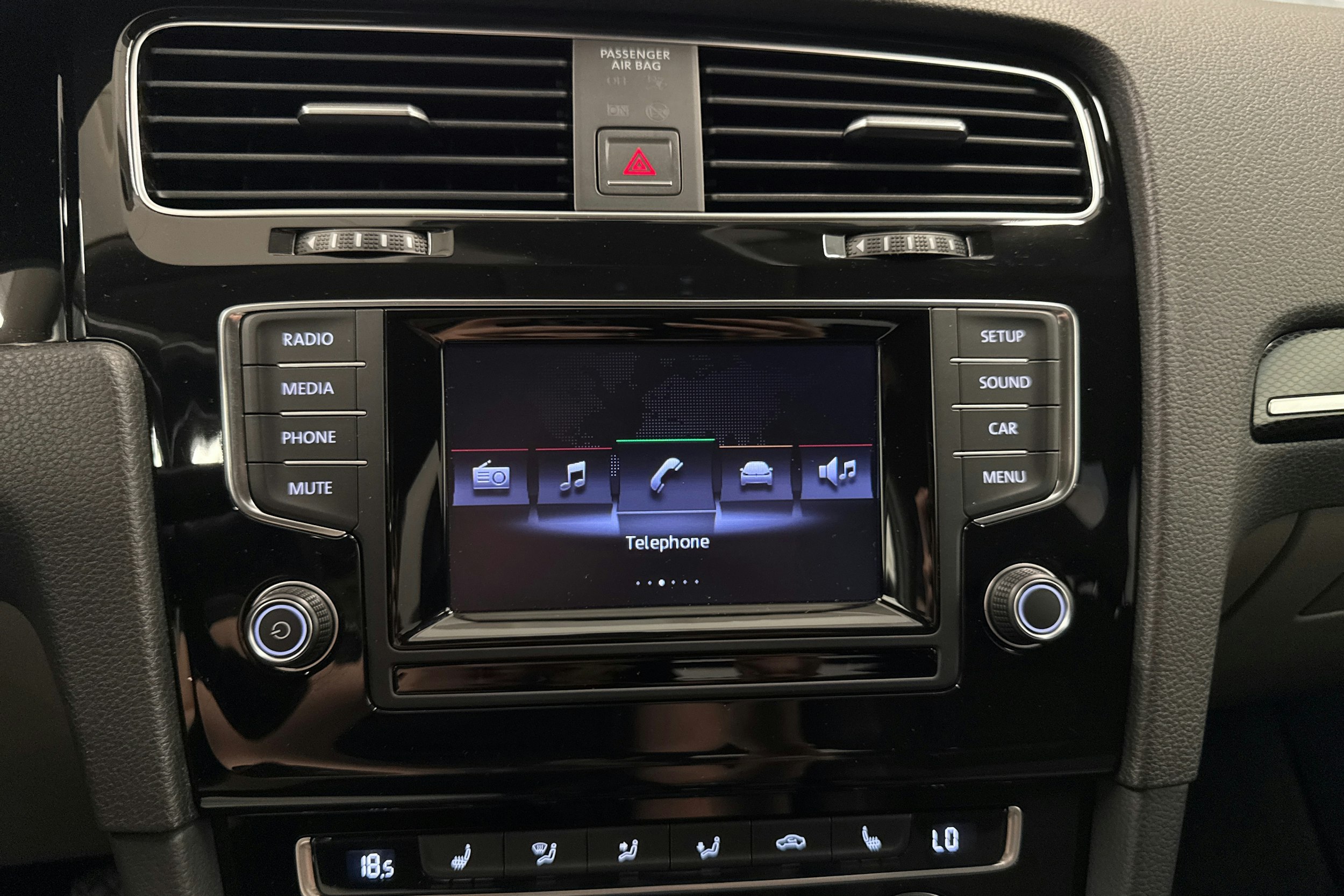 Valkoinen Volkswagen GOLF 2014 kuva 31.