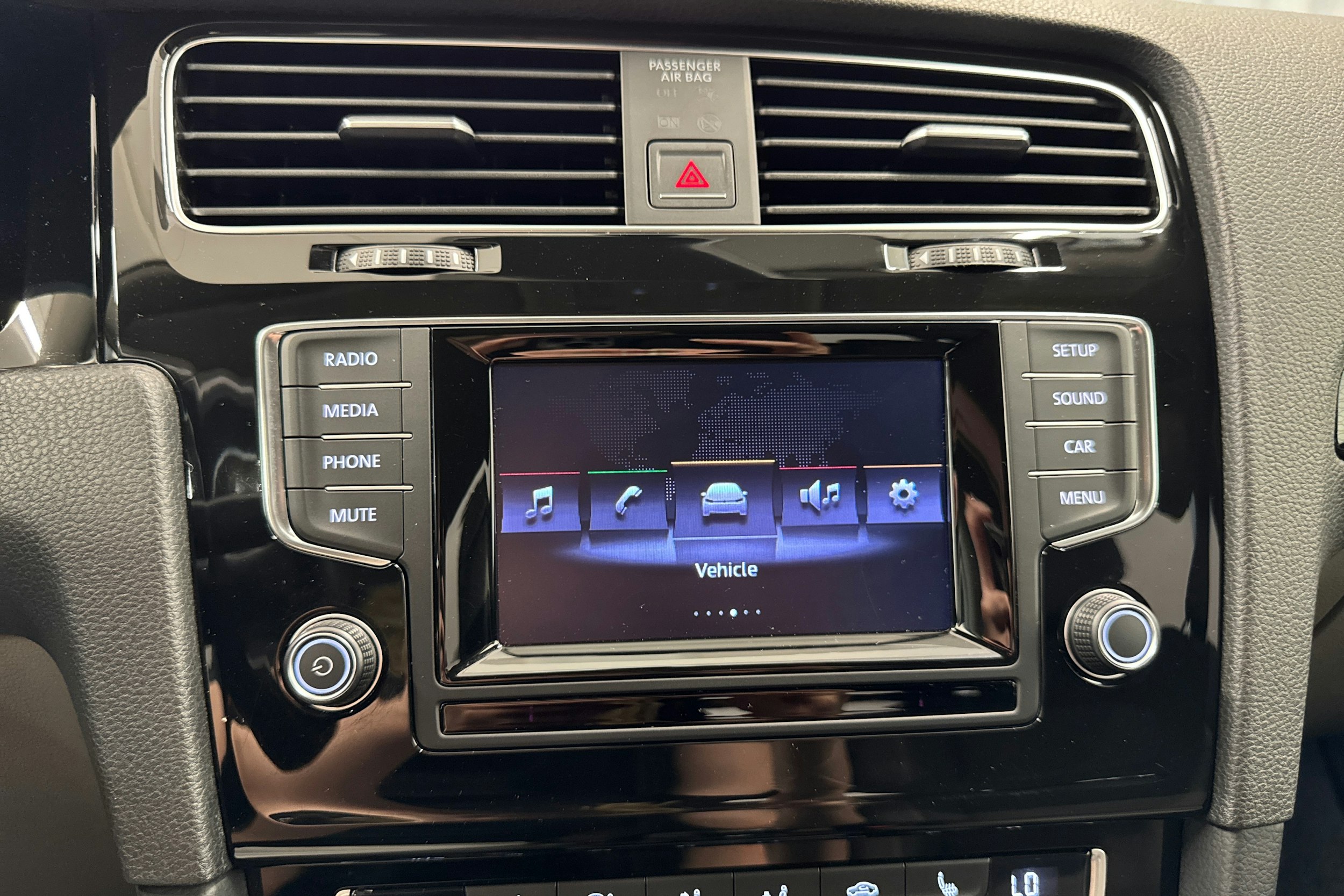 Valkoinen Volkswagen GOLF 2014 kuva 32.