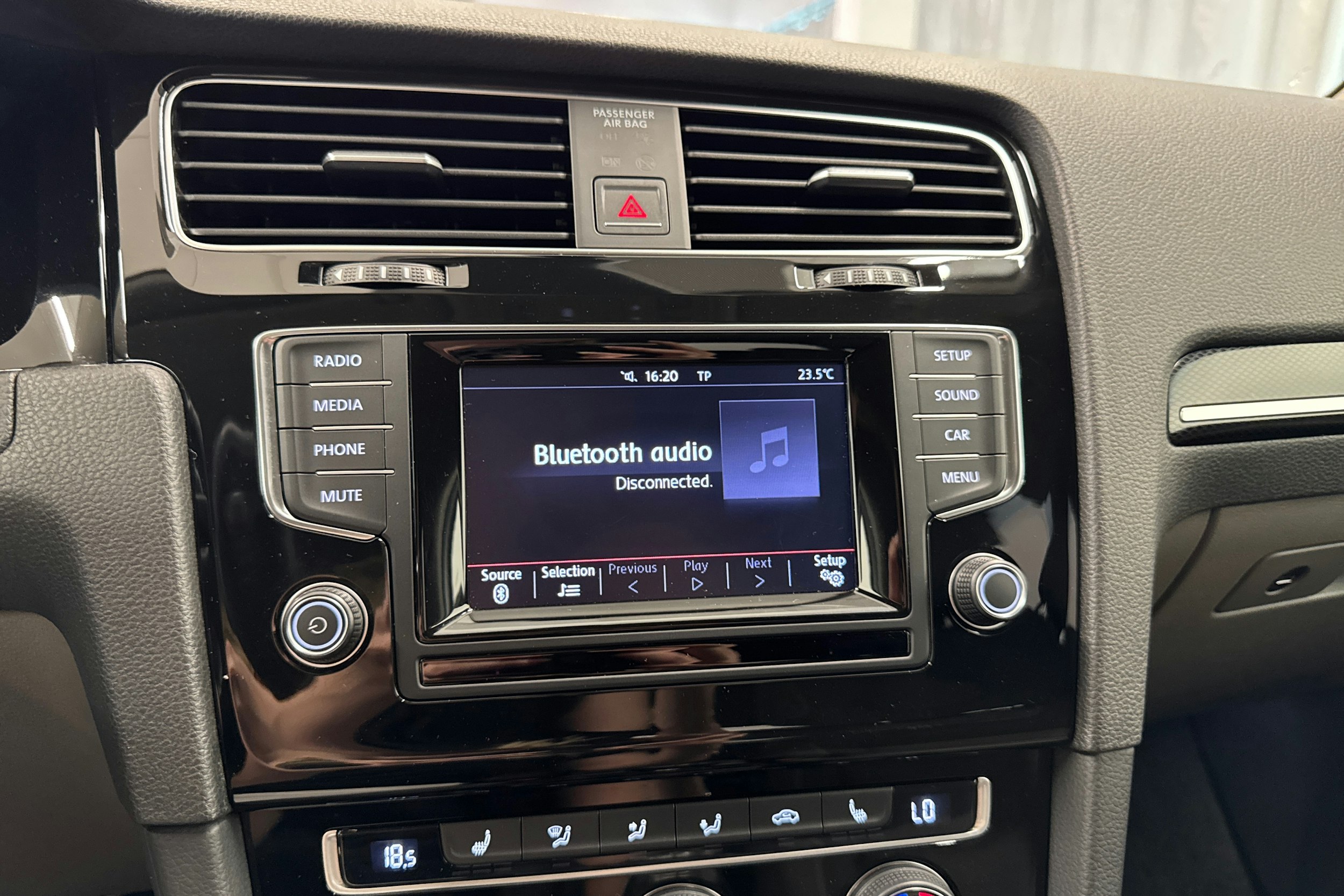 Valkoinen Volkswagen GOLF 2014 kuva 33.