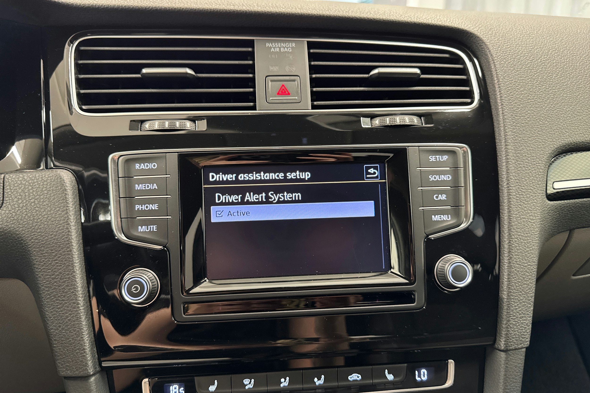 Valkoinen Volkswagen GOLF 2014 kuva 37.