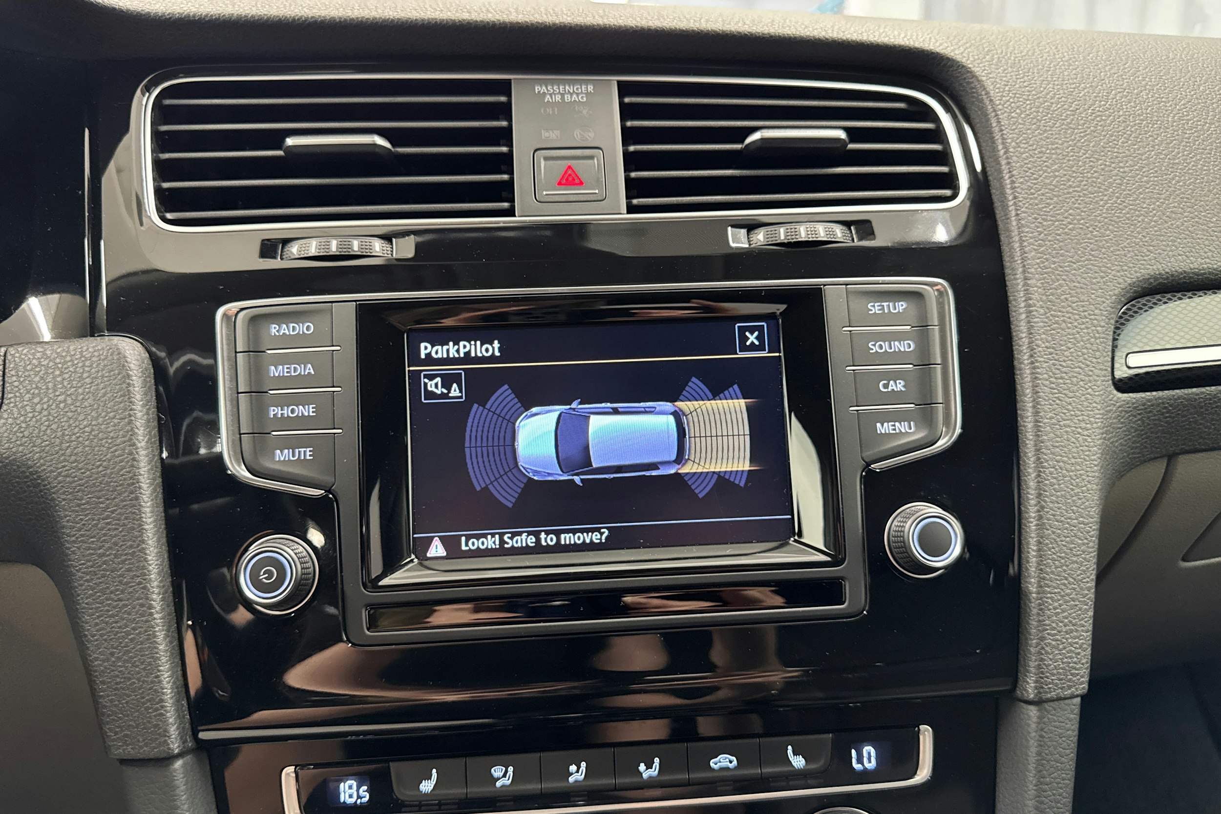 Valkoinen Volkswagen GOLF 2014 kuva 38.