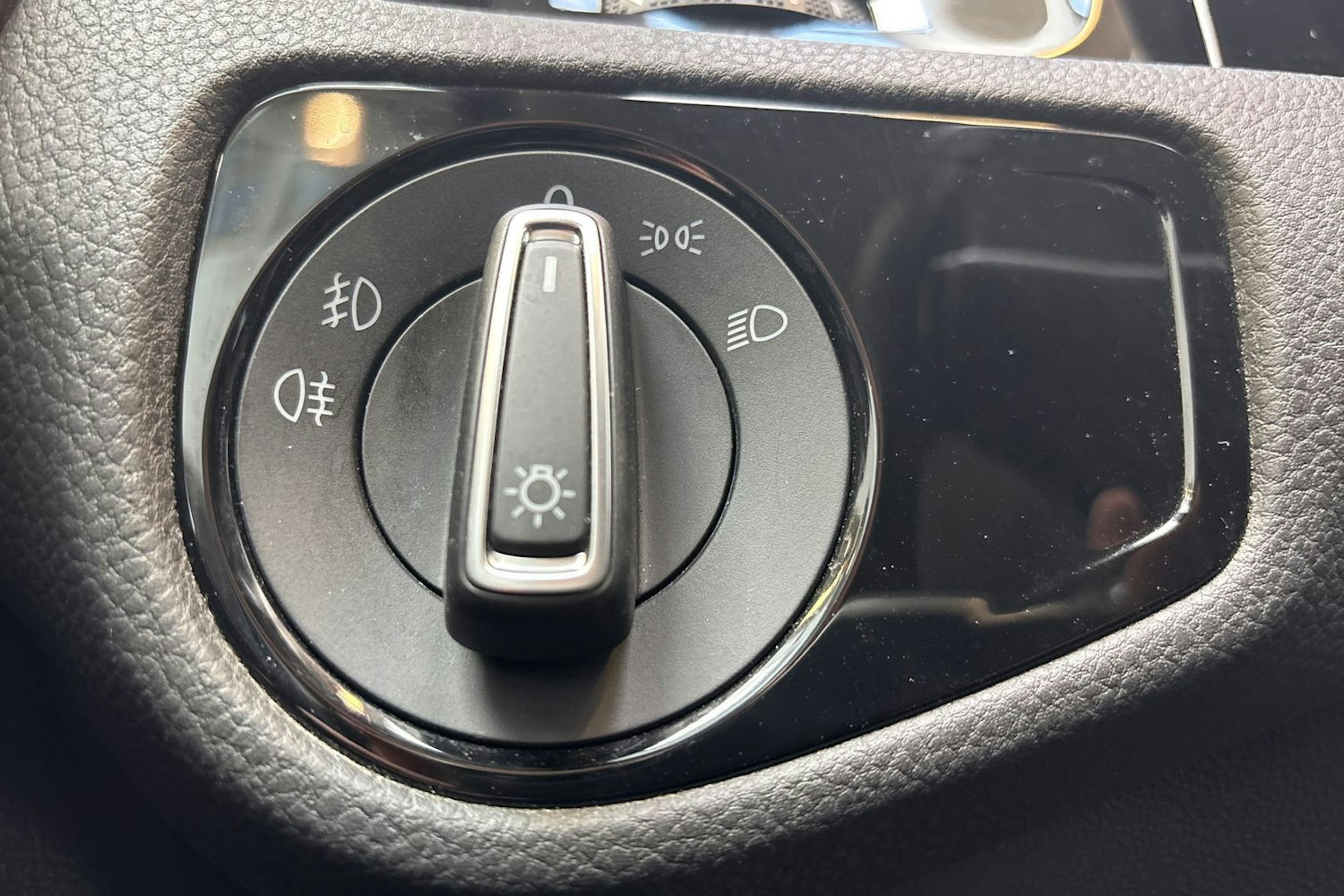 sininen Volkswagen Golf 2014 kuva 13.