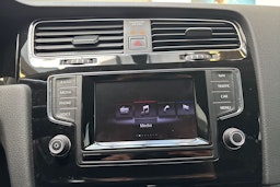 sininen Volkswagen Golf 2014 kuva 16.