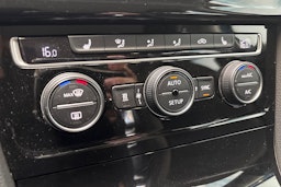 sininen Volkswagen Golf 2014 kuva 19.