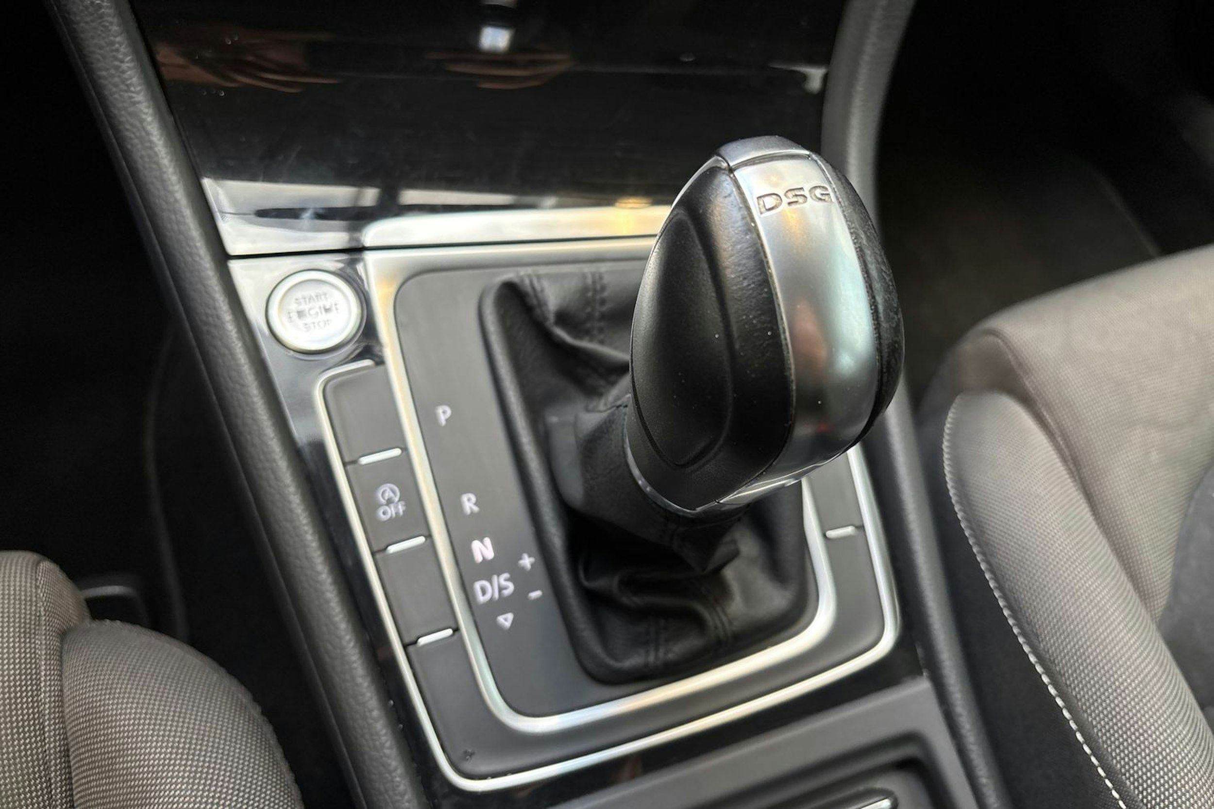 sininen Volkswagen Golf 2014 kuva 20.