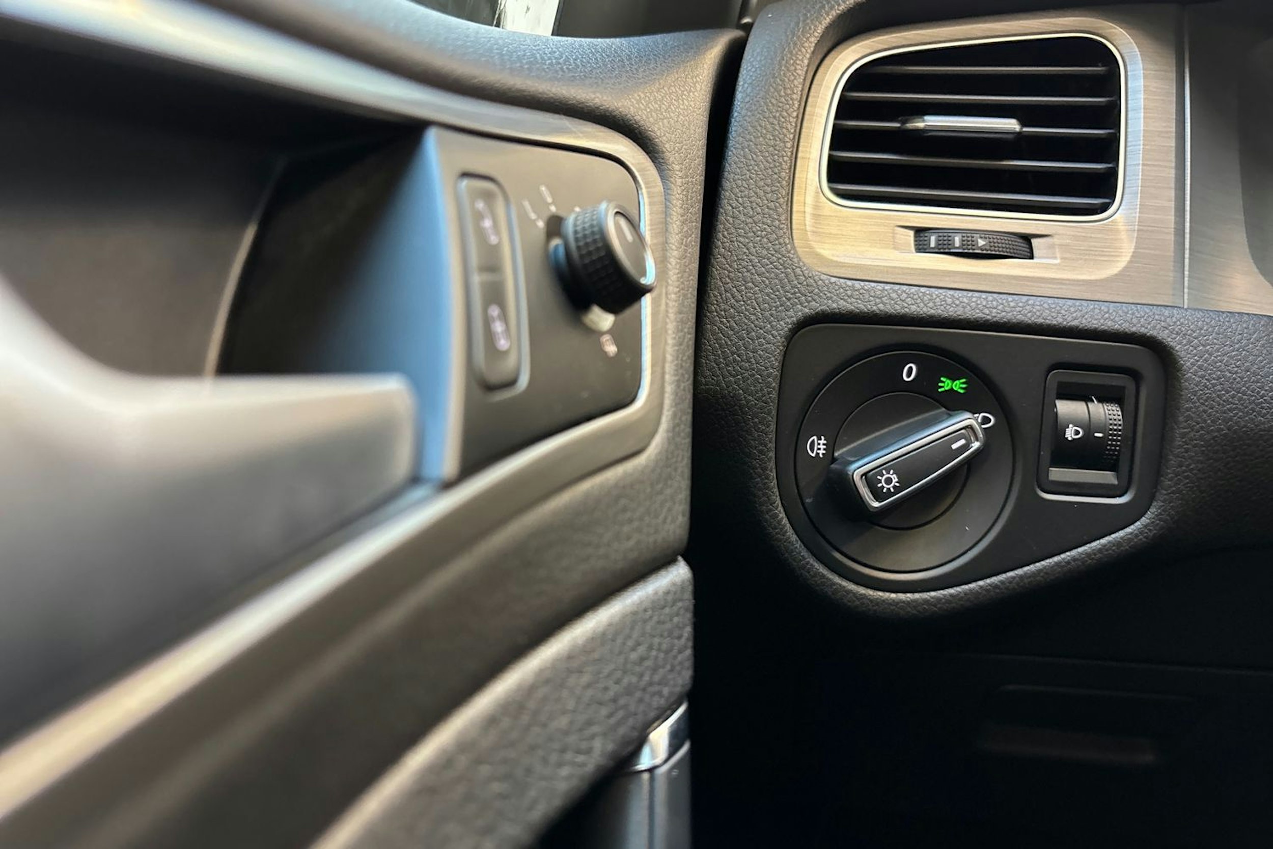 met. harmaa Volkswagen Golf 2014 kuva 16.