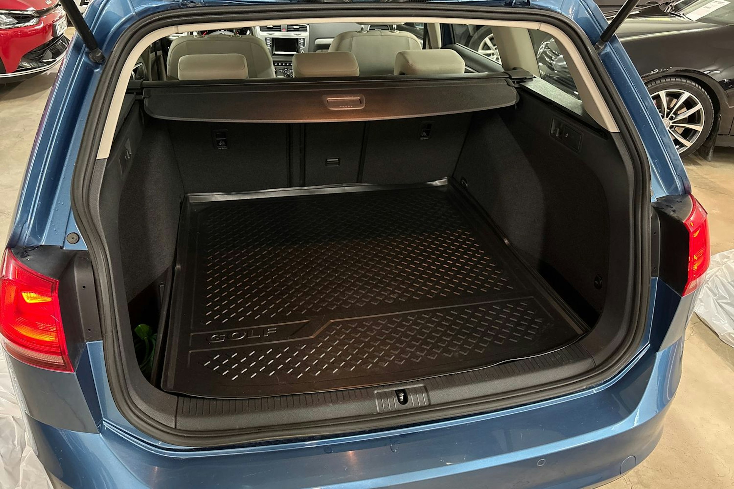Sininen Volkswagen GOLF 2014 kuva 14.
