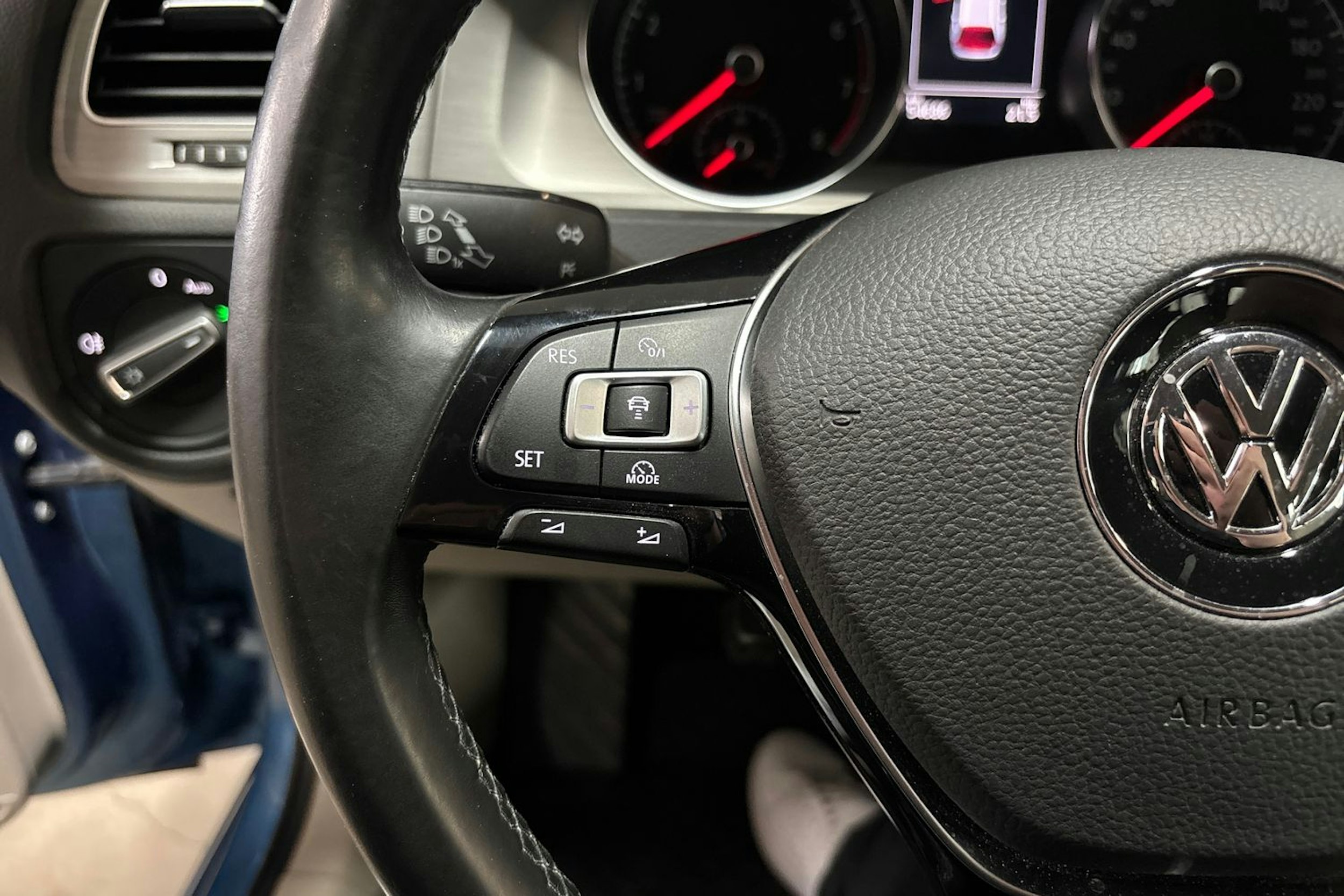 Sininen Volkswagen GOLF 2014 kuva 15.