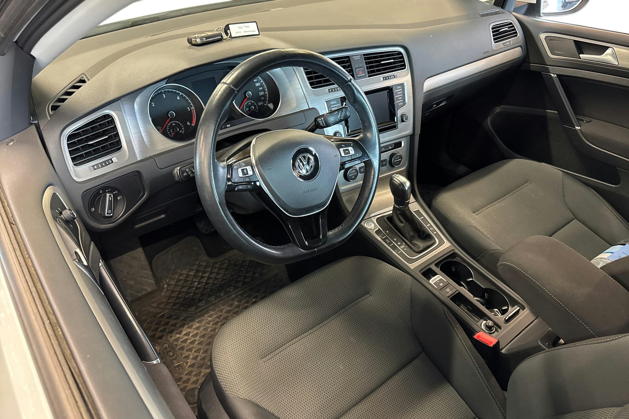 valkoinen Volkswagen Golf 2014 kuva 3.
