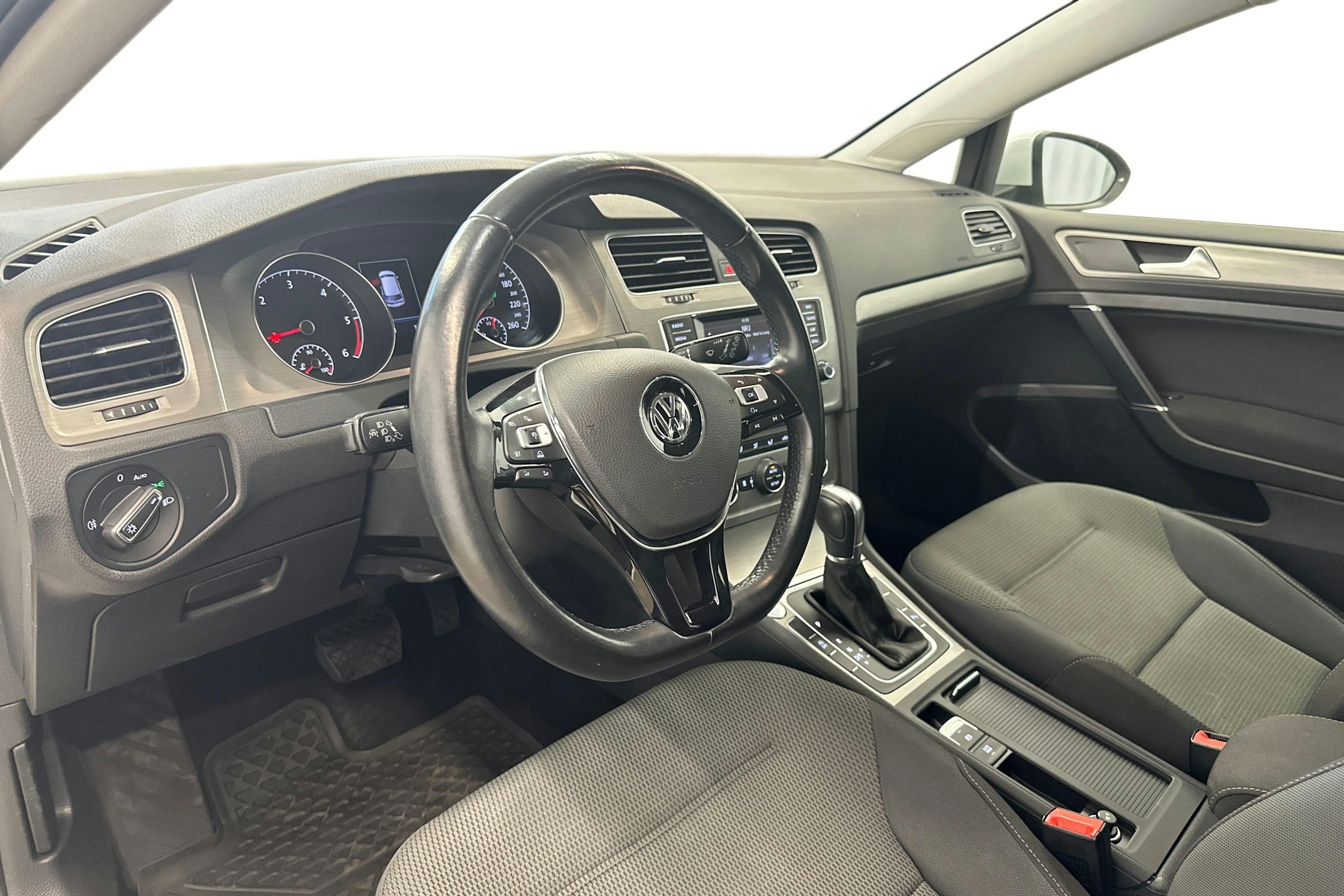 valkoinen Volkswagen Golf 2014 kuva 6.