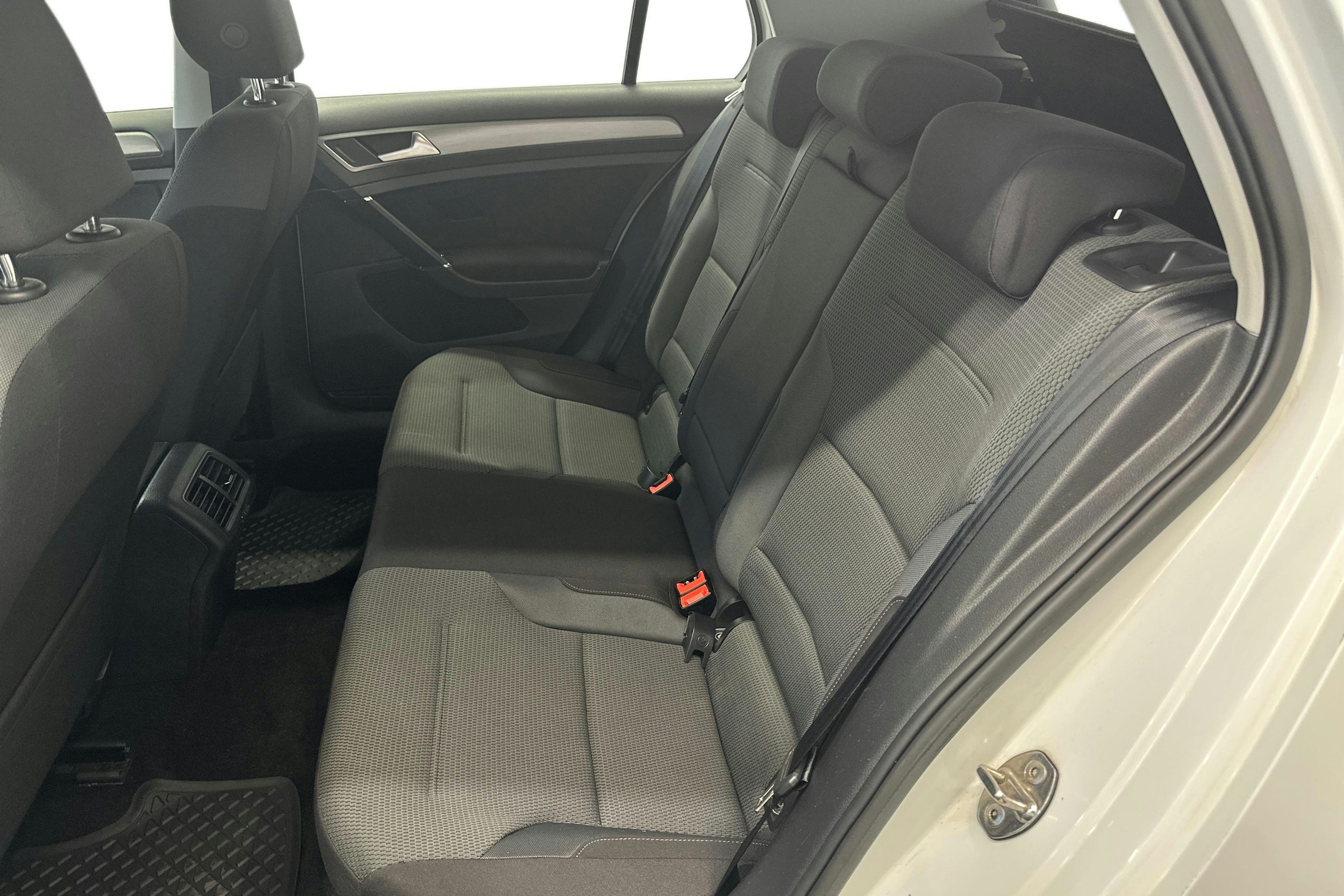 valkoinen Volkswagen Golf 2014 kuva 8.