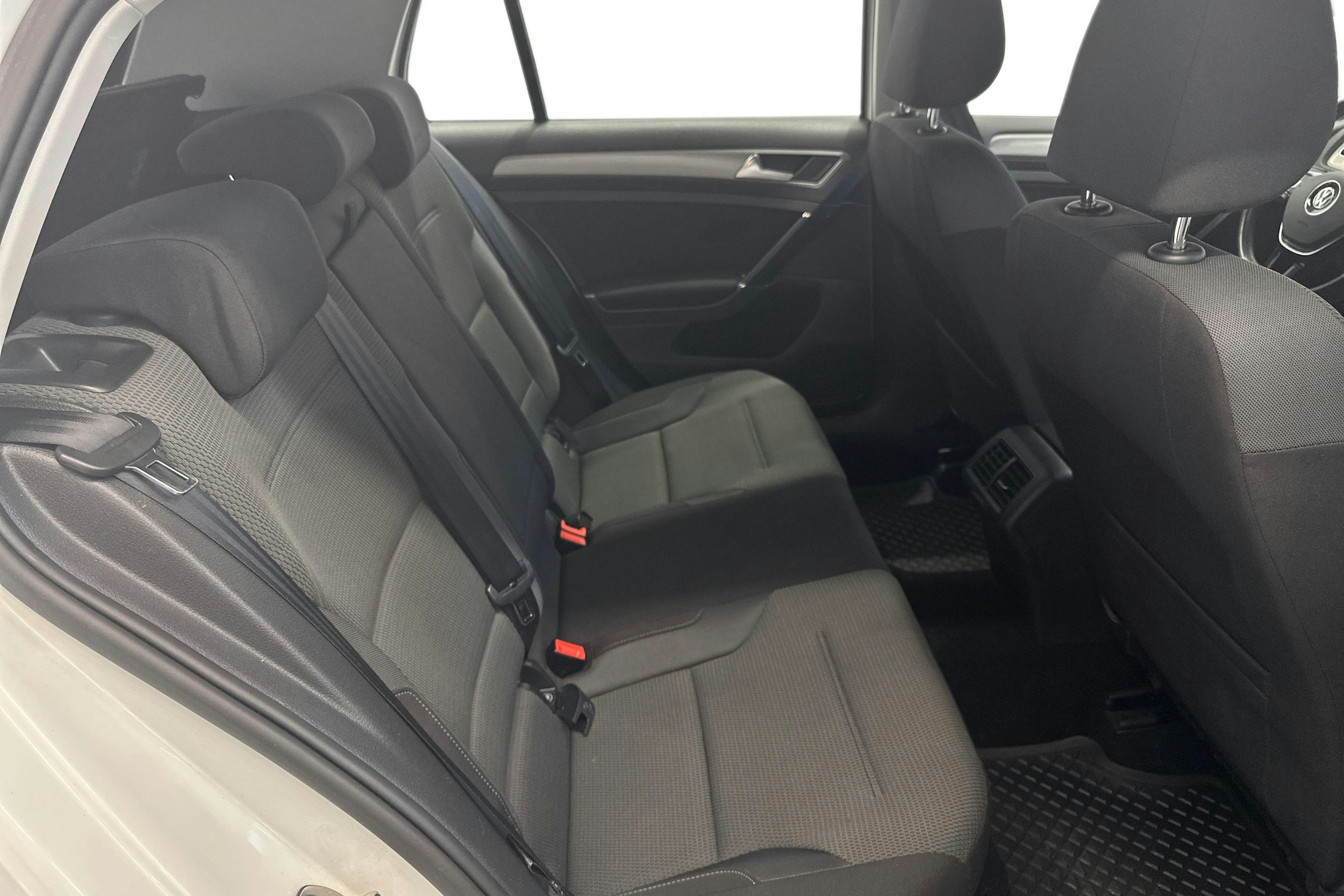 valkoinen Volkswagen Golf 2014 kuva 9.