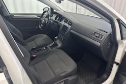 valkoinen Volkswagen Golf 2014 kuva 10.