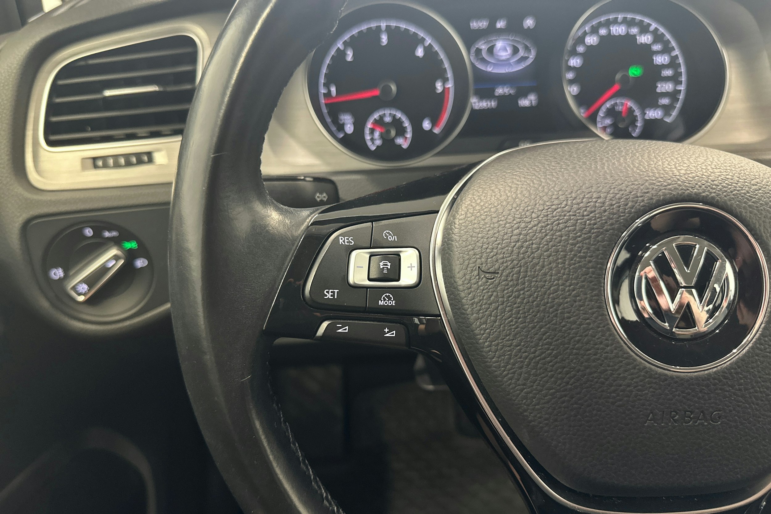 valkoinen Volkswagen Golf 2014 kuva 13.