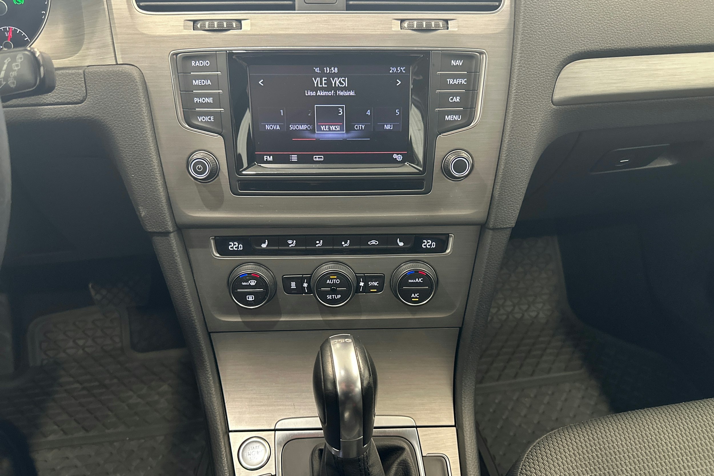 valkoinen Volkswagen Golf 2014 kuva 15.
