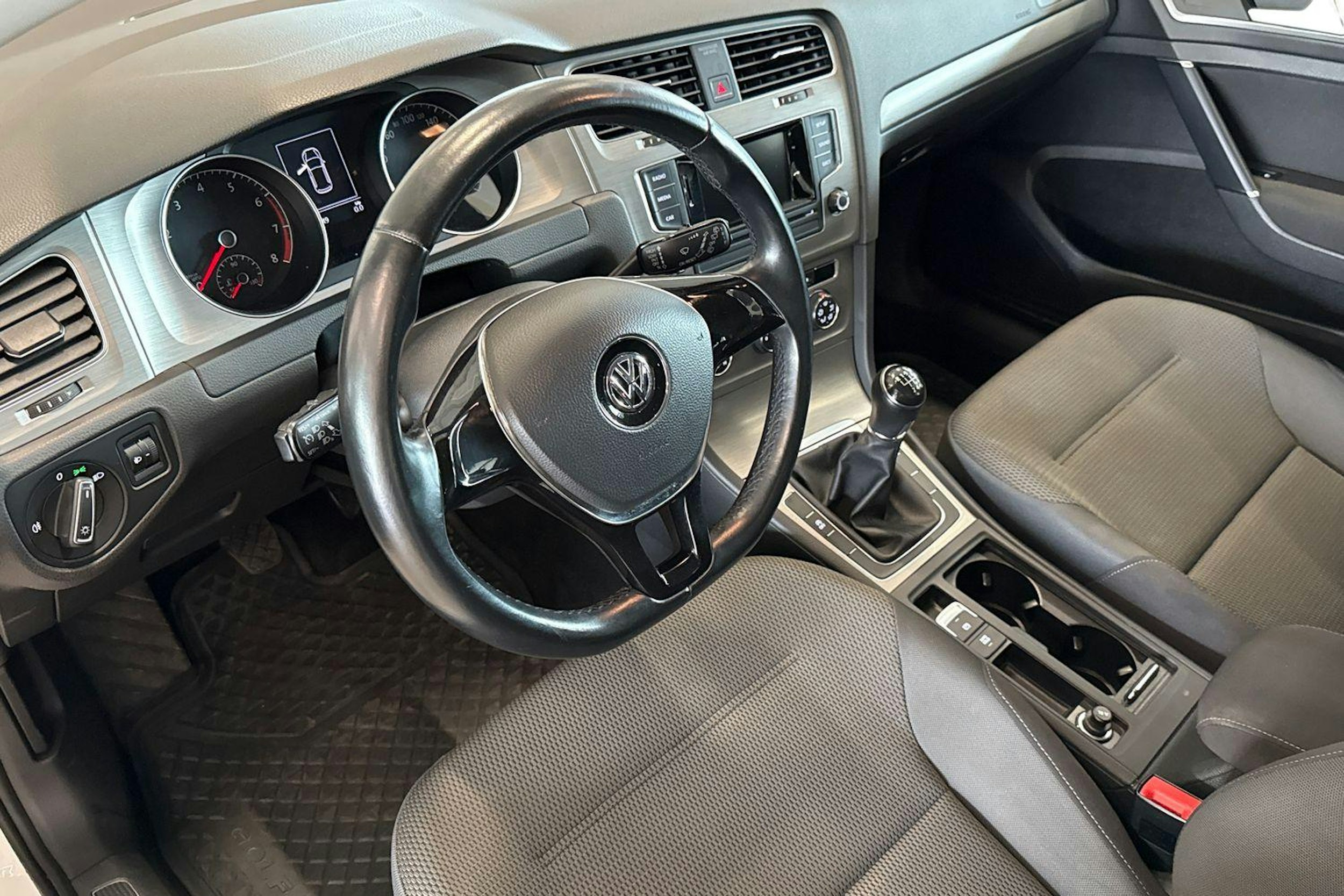 valkoinen Volkswagen Golf 2014 kuva 7.