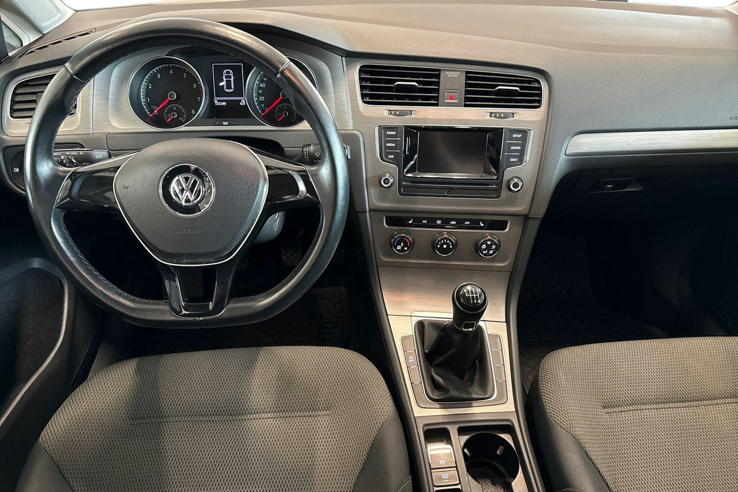 valkoinen Volkswagen Golf 2014 kuva 9.