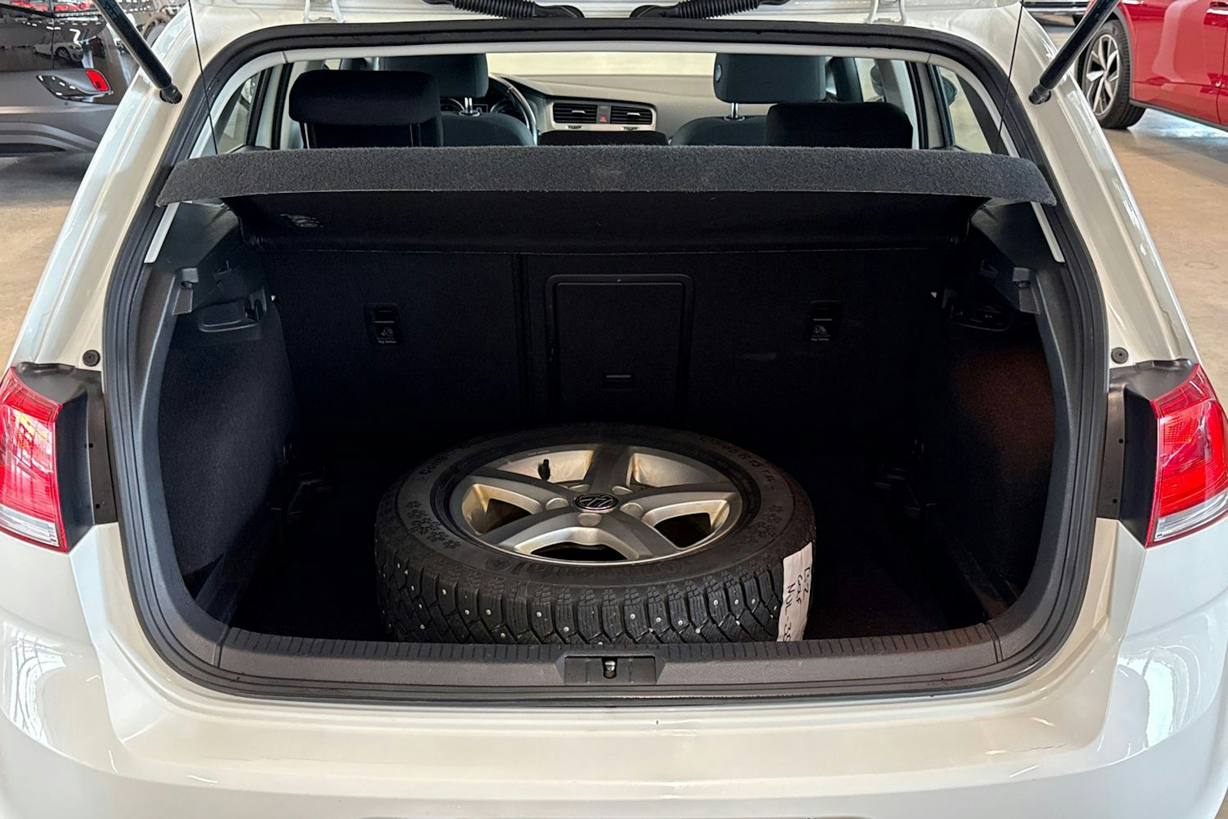 valkoinen Volkswagen Golf 2014 kuva 14.