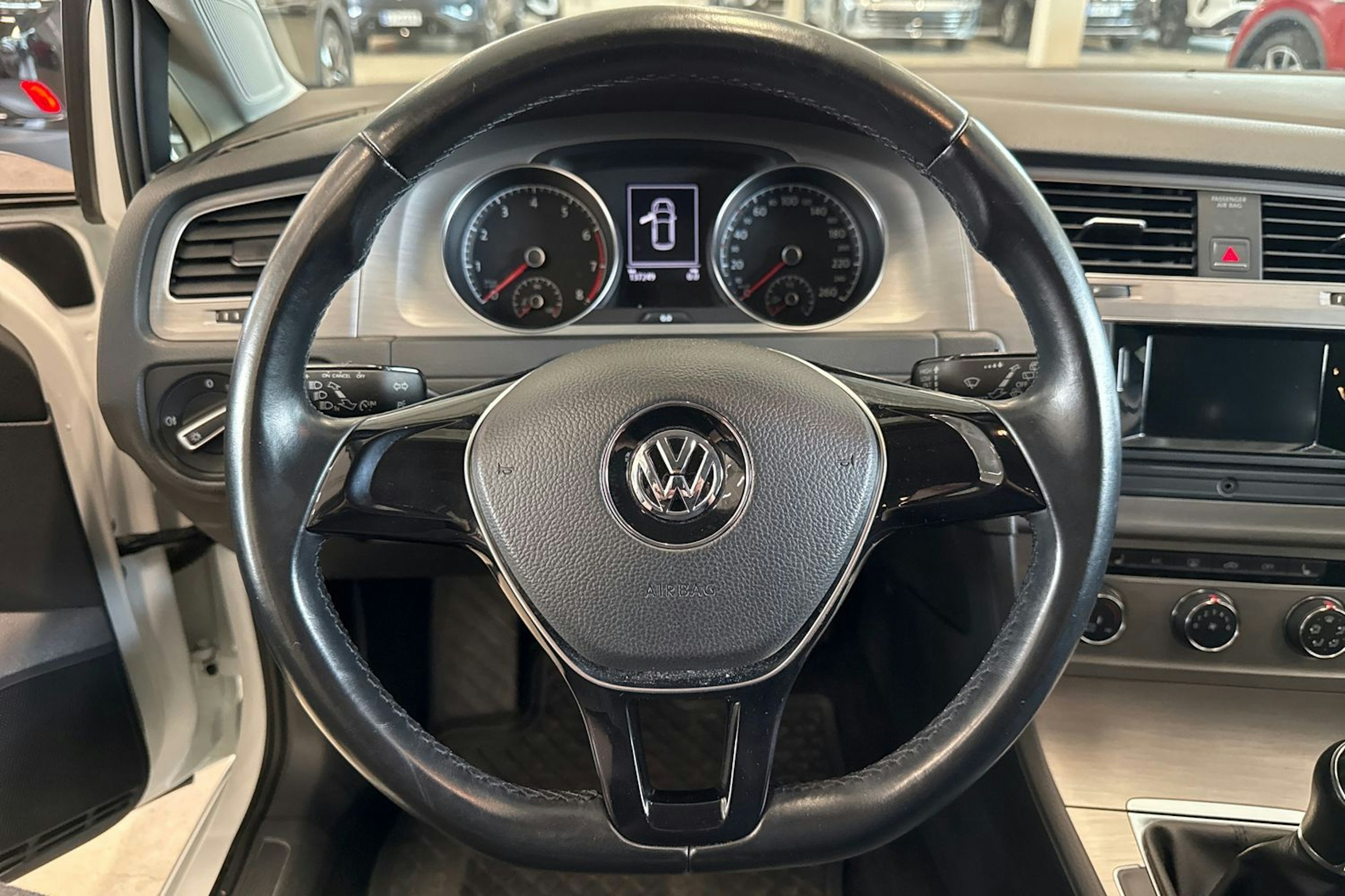 valkoinen Volkswagen Golf 2014 kuva 17.