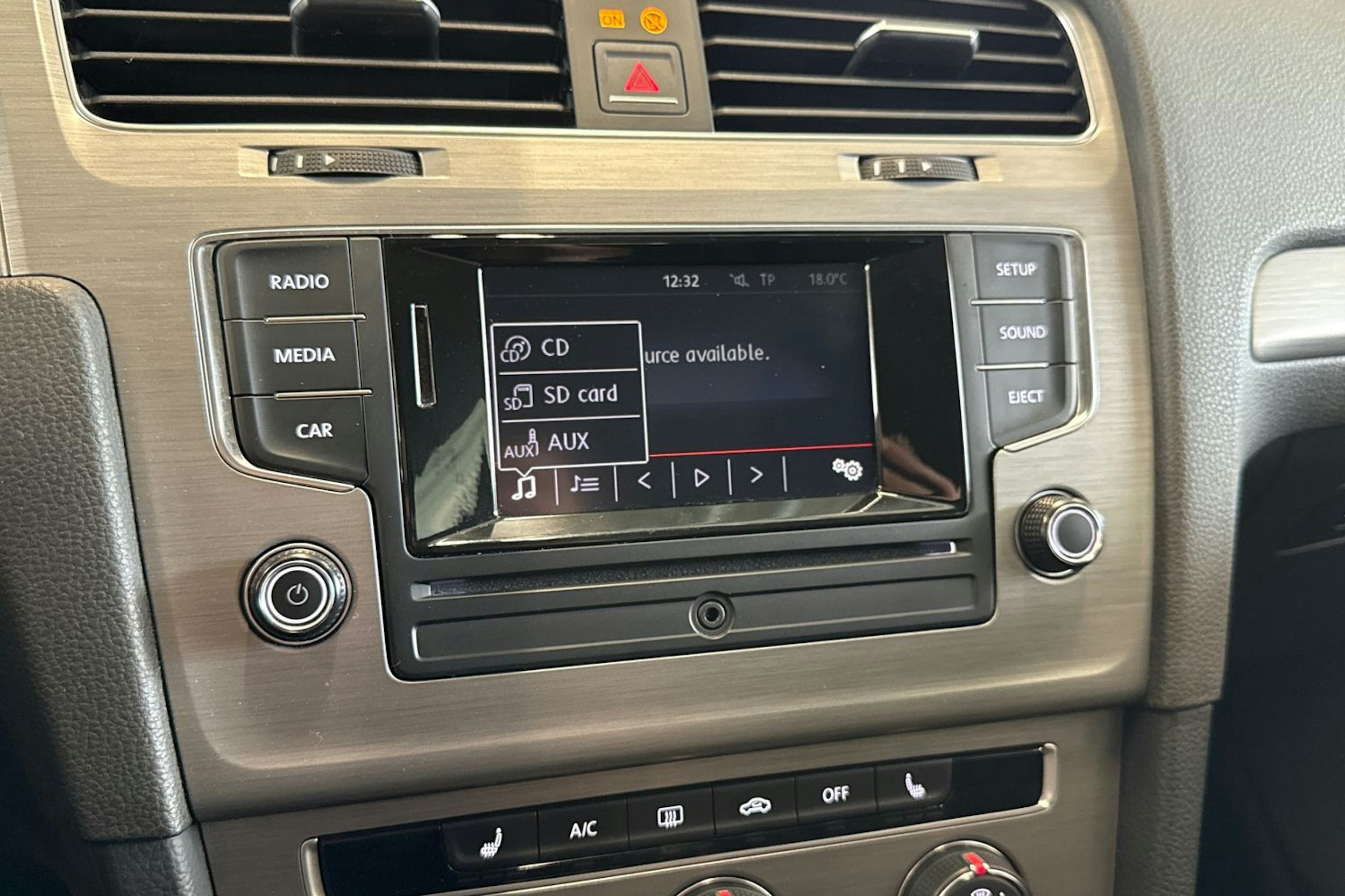 valkoinen Volkswagen Golf 2014 kuva 18.