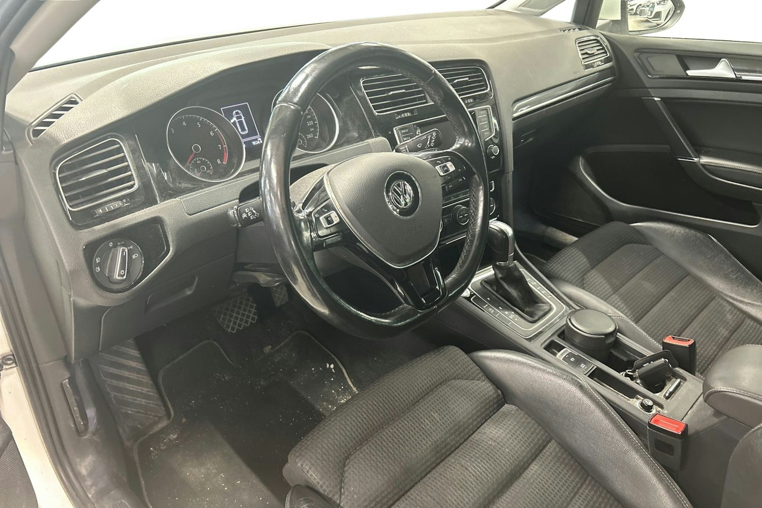 valkoinen Volkswagen Golf 2014 kuva 3.