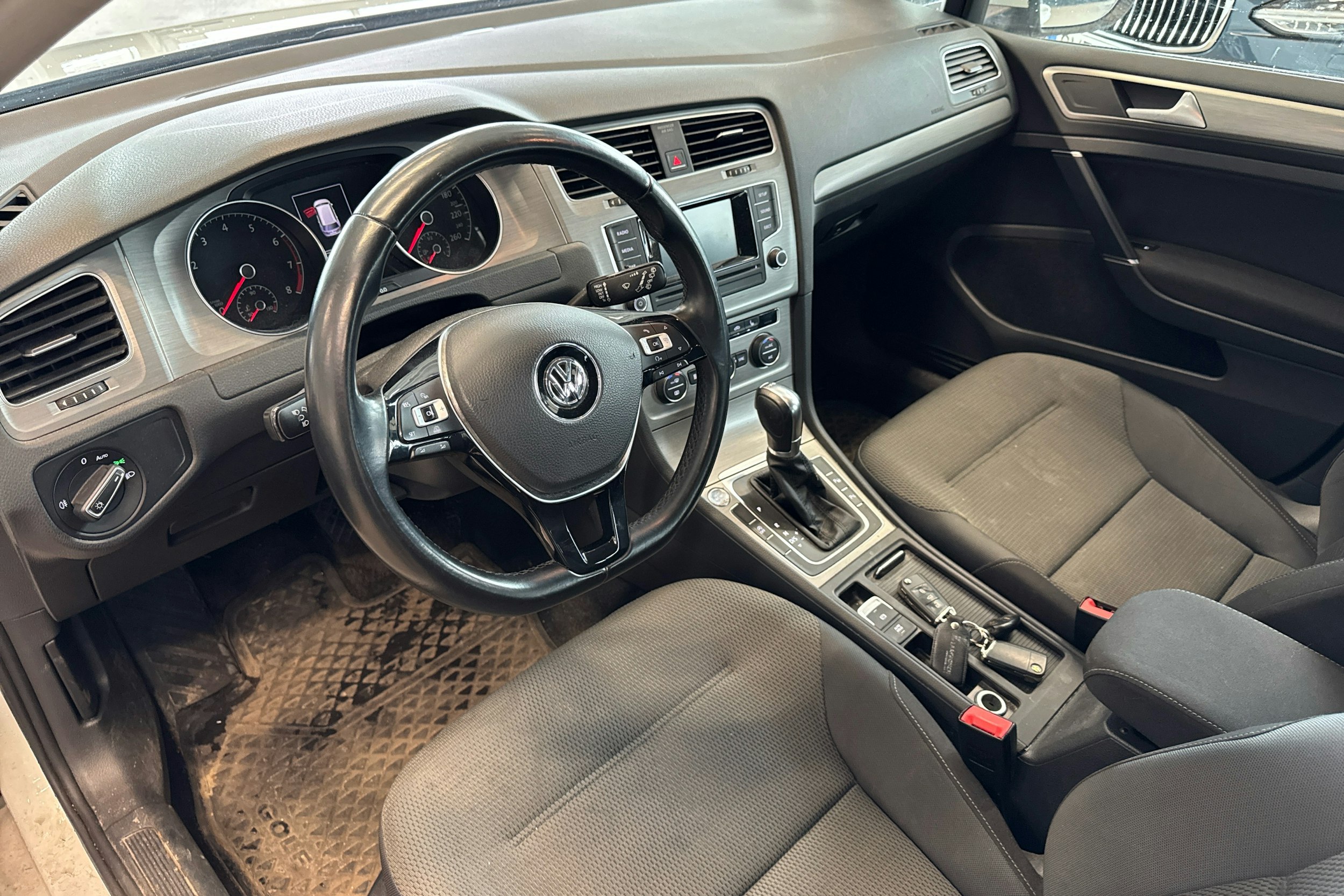 Valkoinen Volkswagen GOLF 2014 kuva 3.