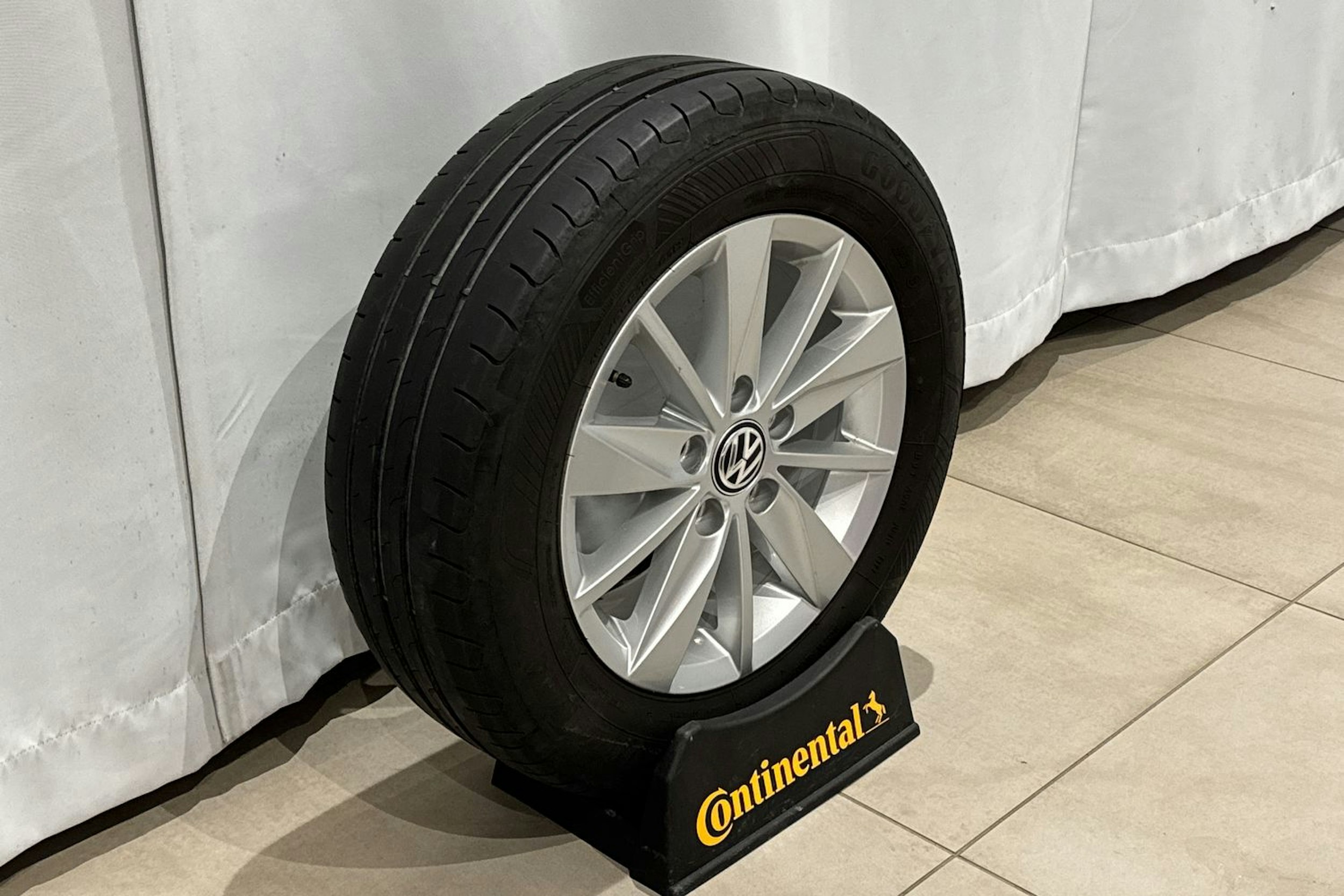 punainen Volkswagen Golf 2014 kuva 14.