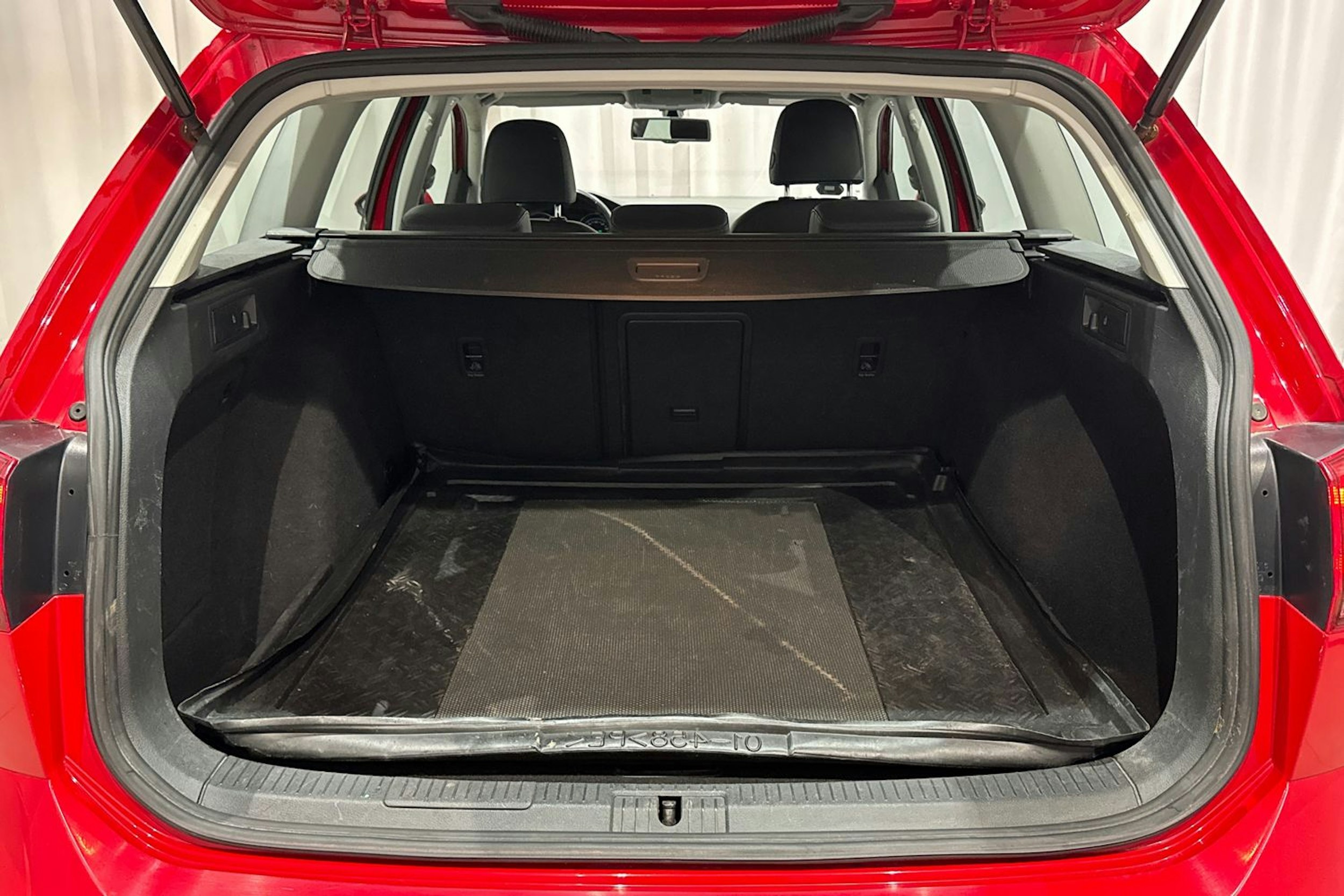 punainen Volkswagen Golf 2014 kuva 15.