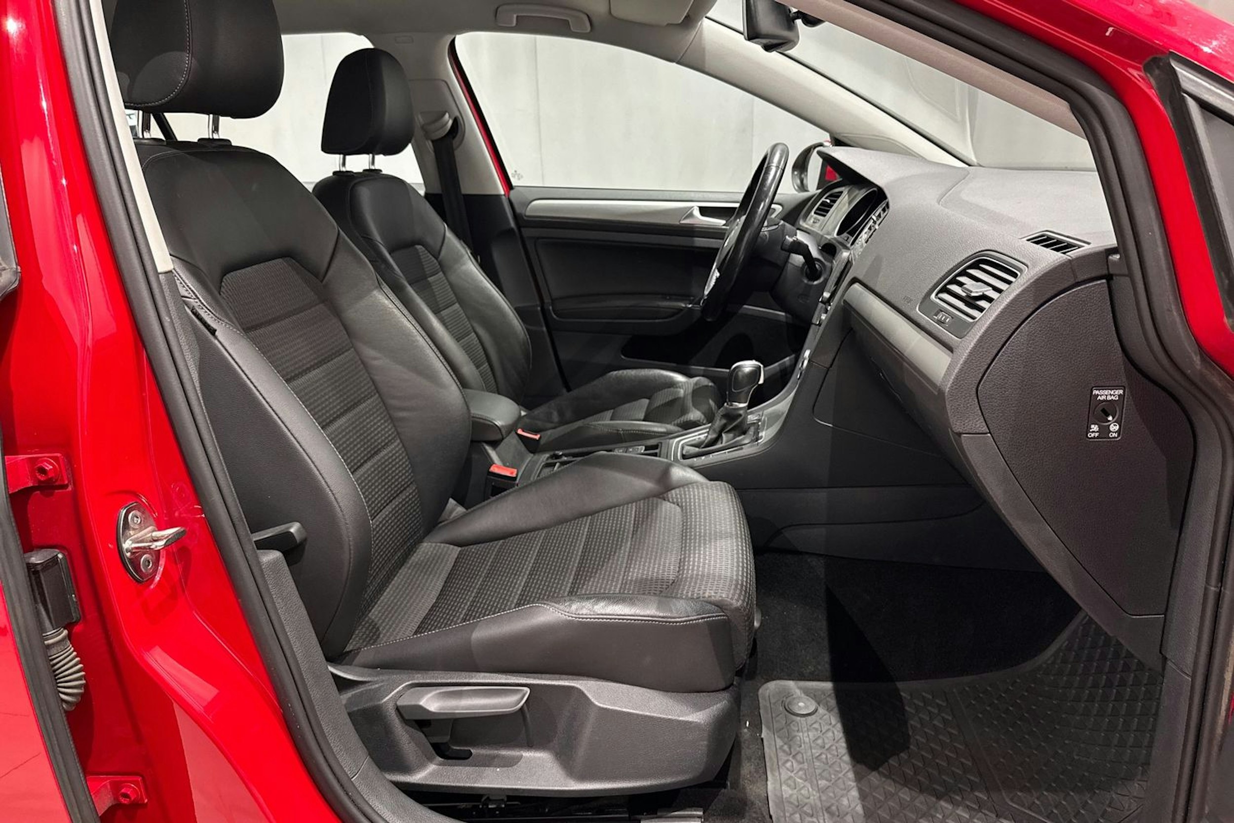 punainen Volkswagen Golf 2014 kuva 16.