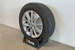 punainen Volkswagen Golf 2015 kuva 10.