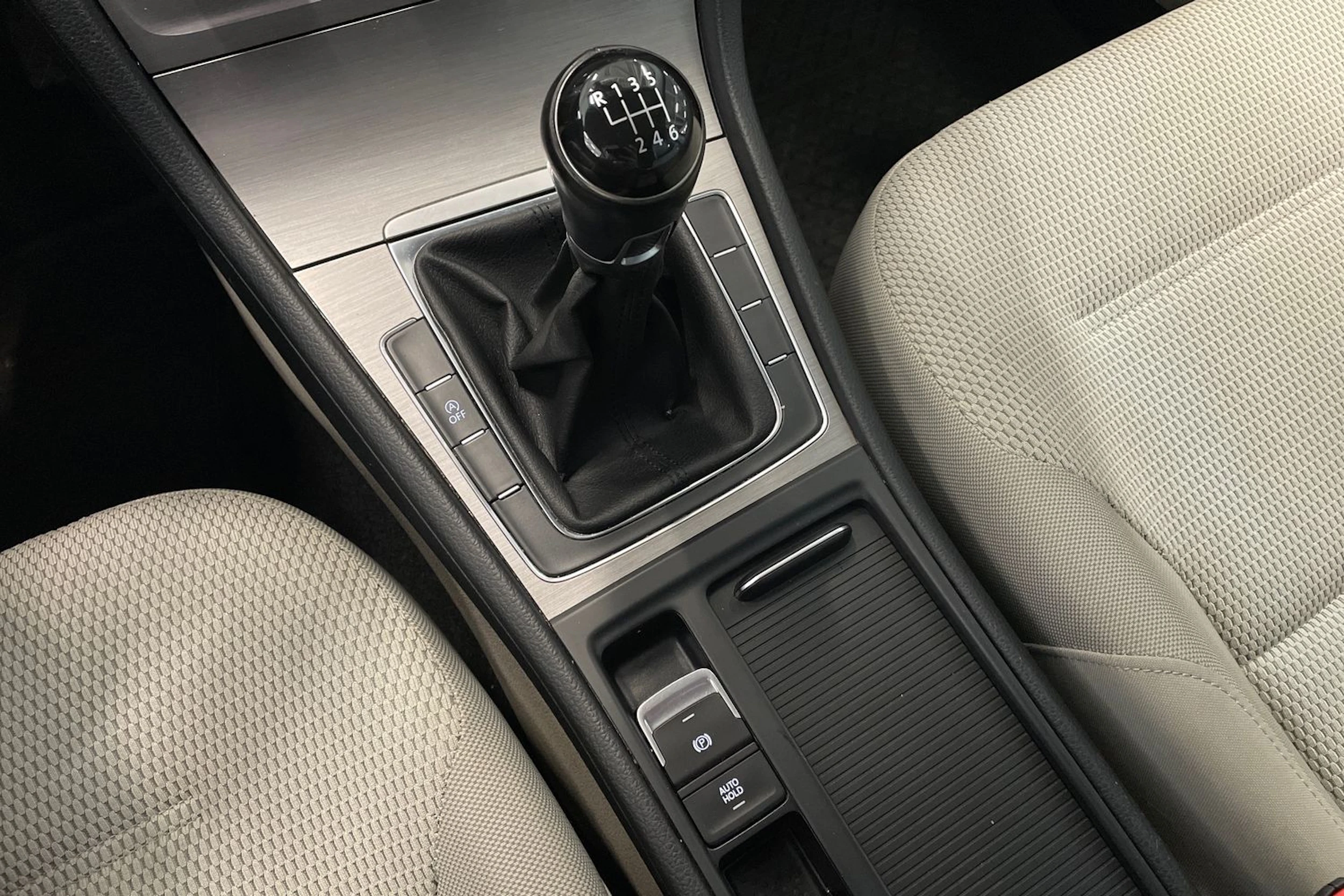 punainen Volkswagen Golf 2015 kuva 21.