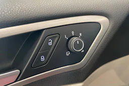 punainen Volkswagen Golf 2015 kuva 22.