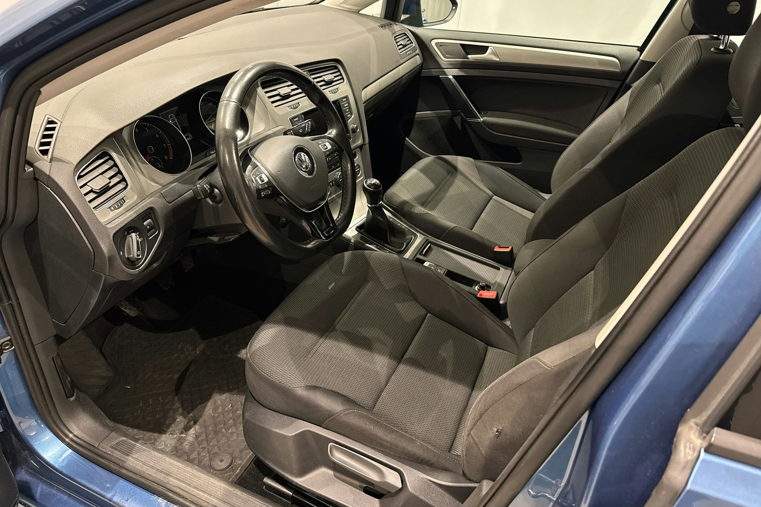 sininen Volkswagen Golf 2014 kuva 6.