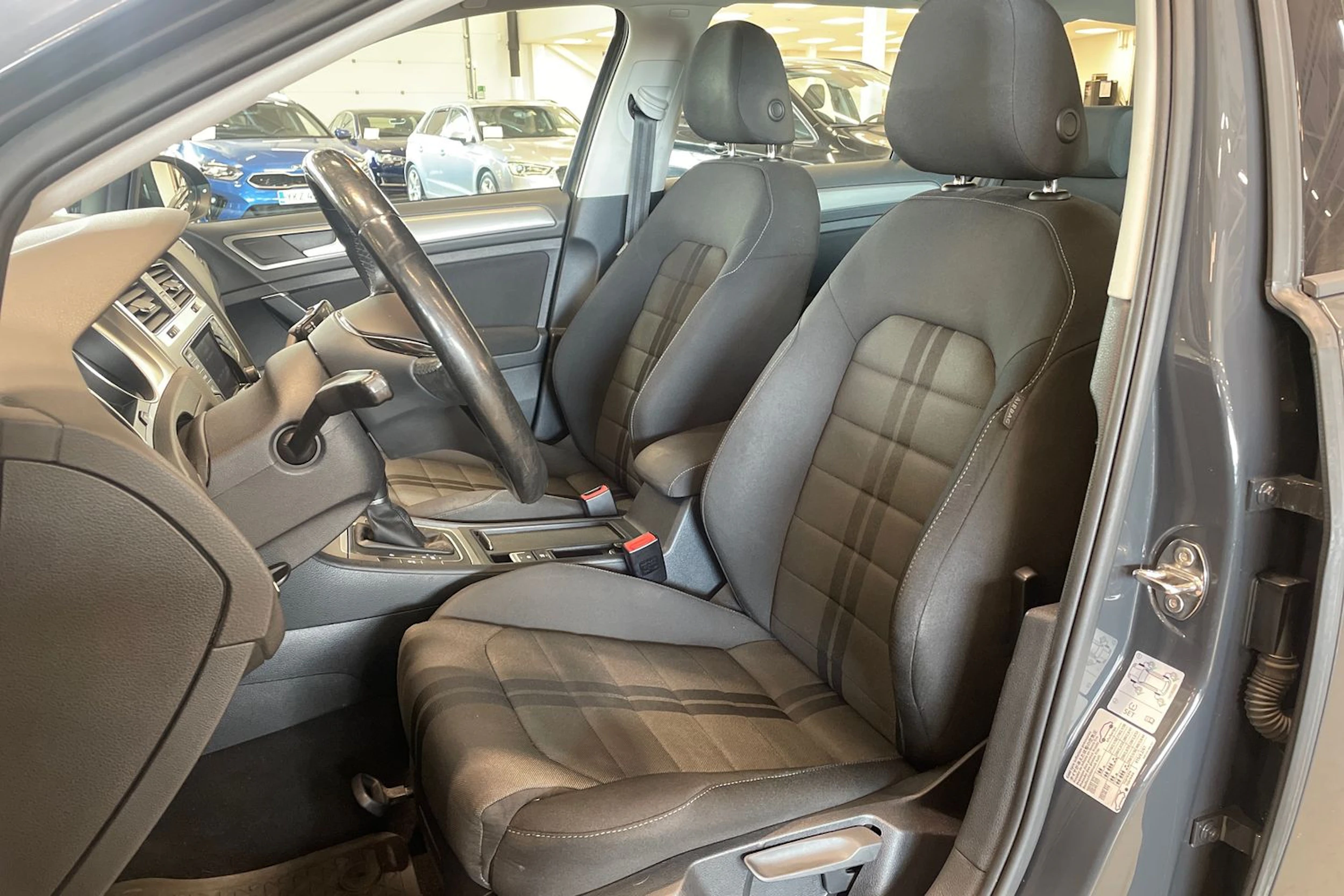 harmaa Volkswagen Golf 2015 kuva 15.