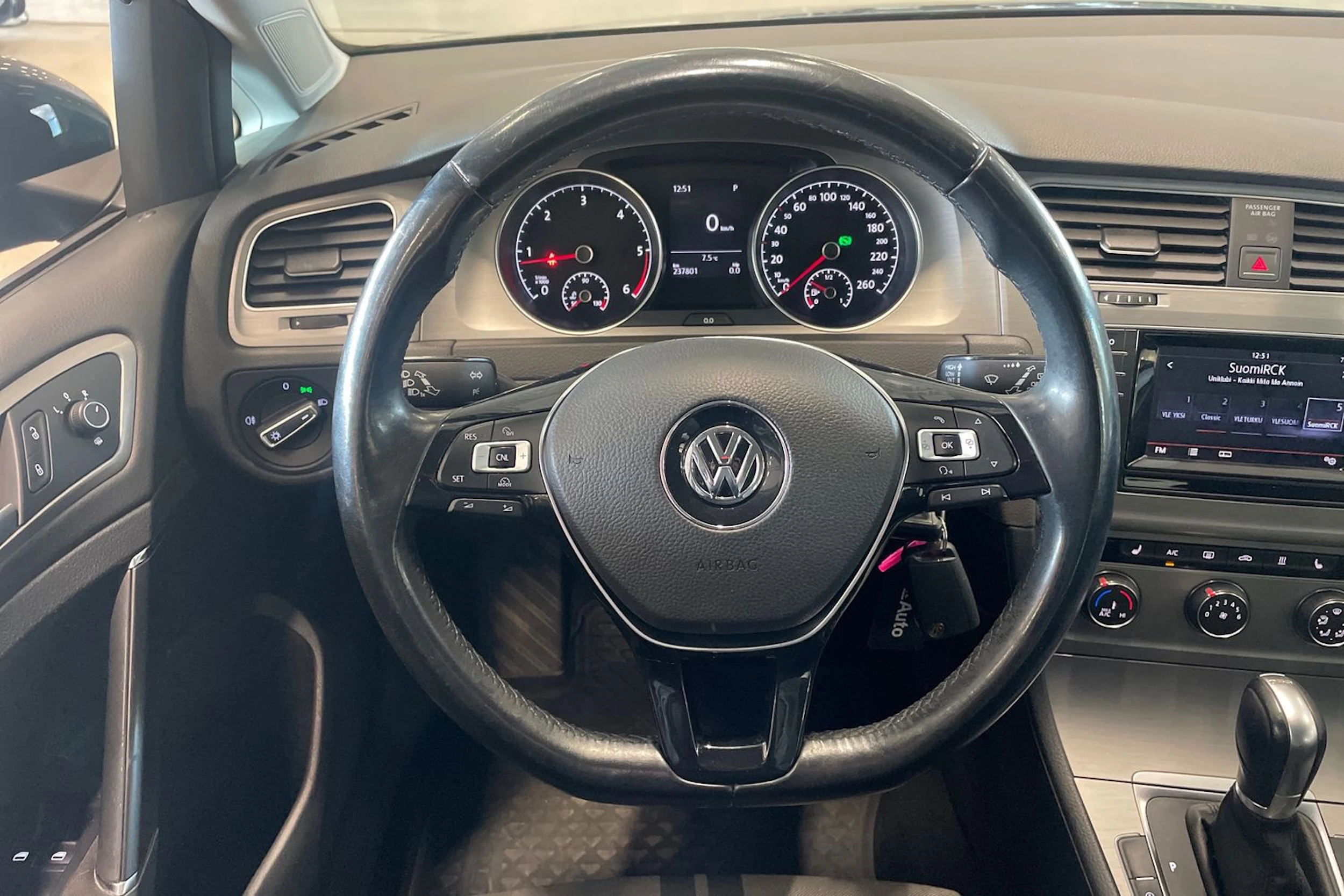 harmaa Volkswagen Golf 2015 kuva 16.