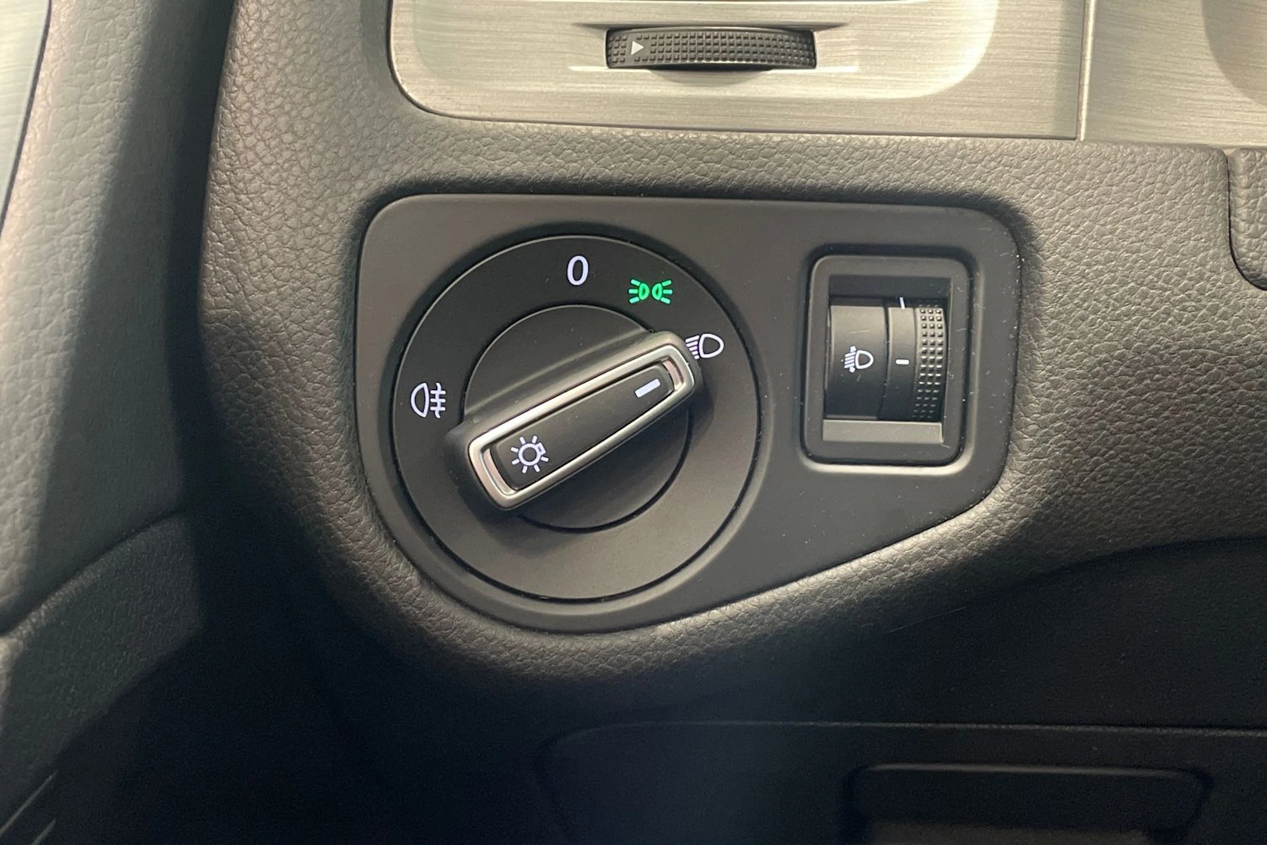 harmaa Volkswagen Golf 2015 kuva 20.