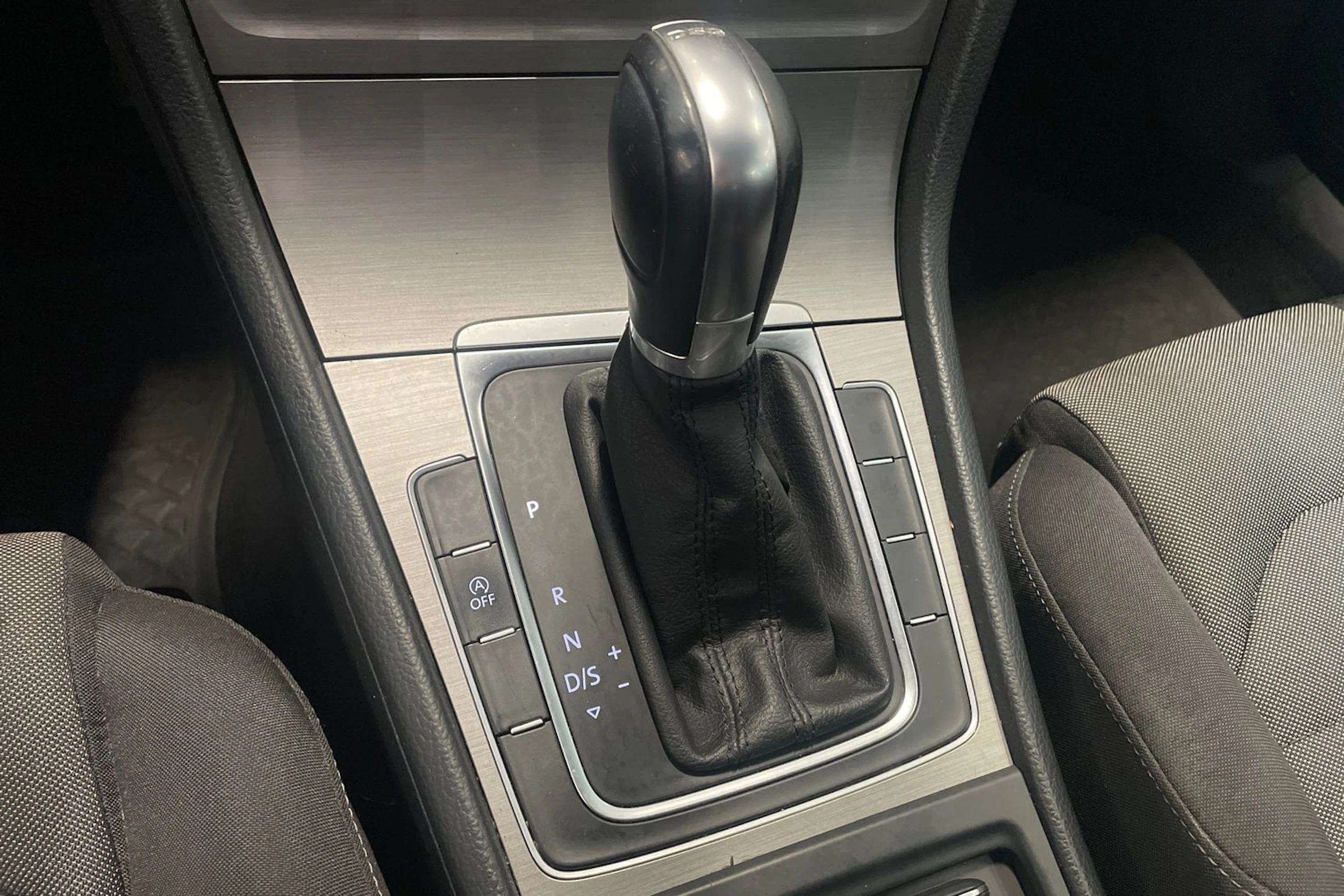 harmaa Volkswagen Golf 2015 kuva 26.