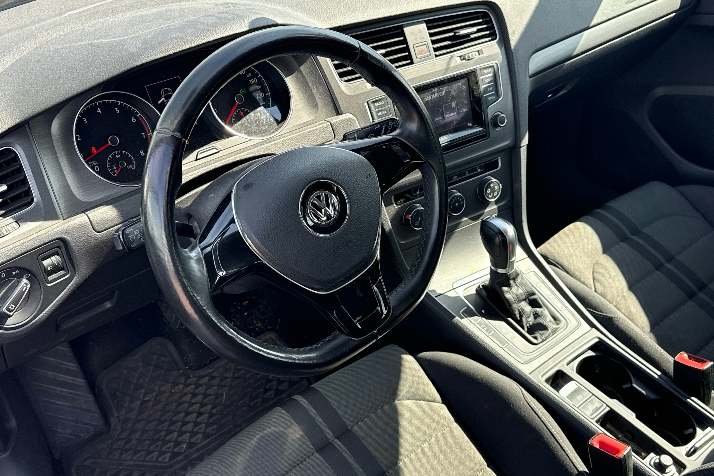 harmaa Volkswagen Golf 2014 kuva 3.