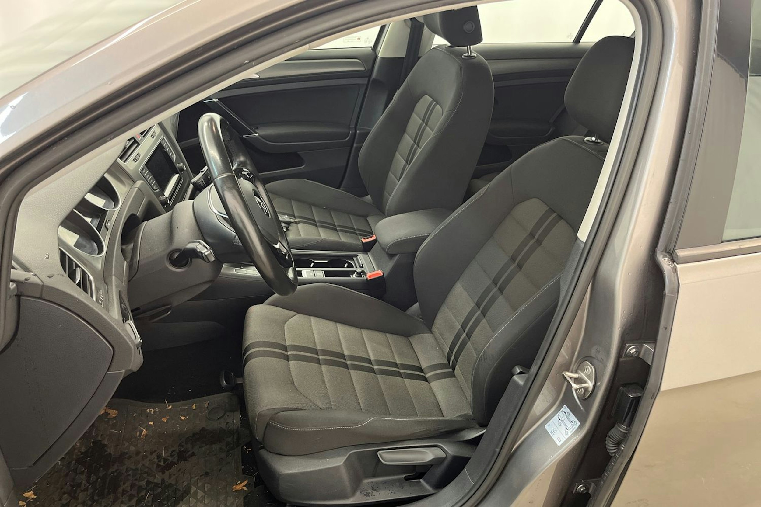 Harmaa Volkswagen GOLF 2014 kuva 17.