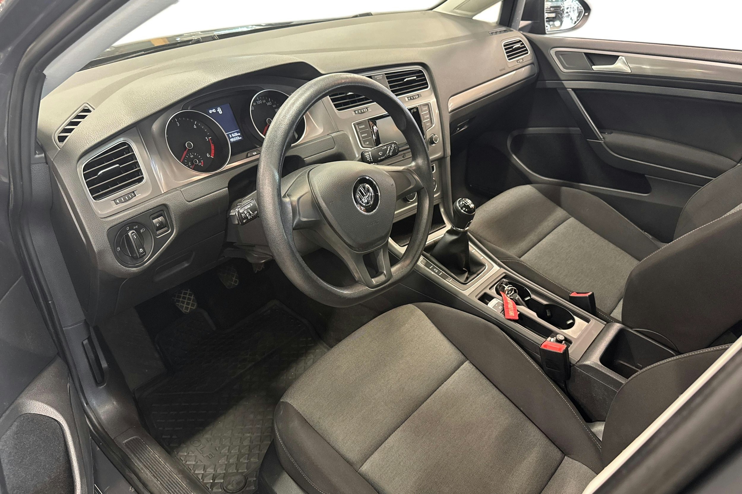 harmaa Volkswagen Golf 2014 kuva 3.