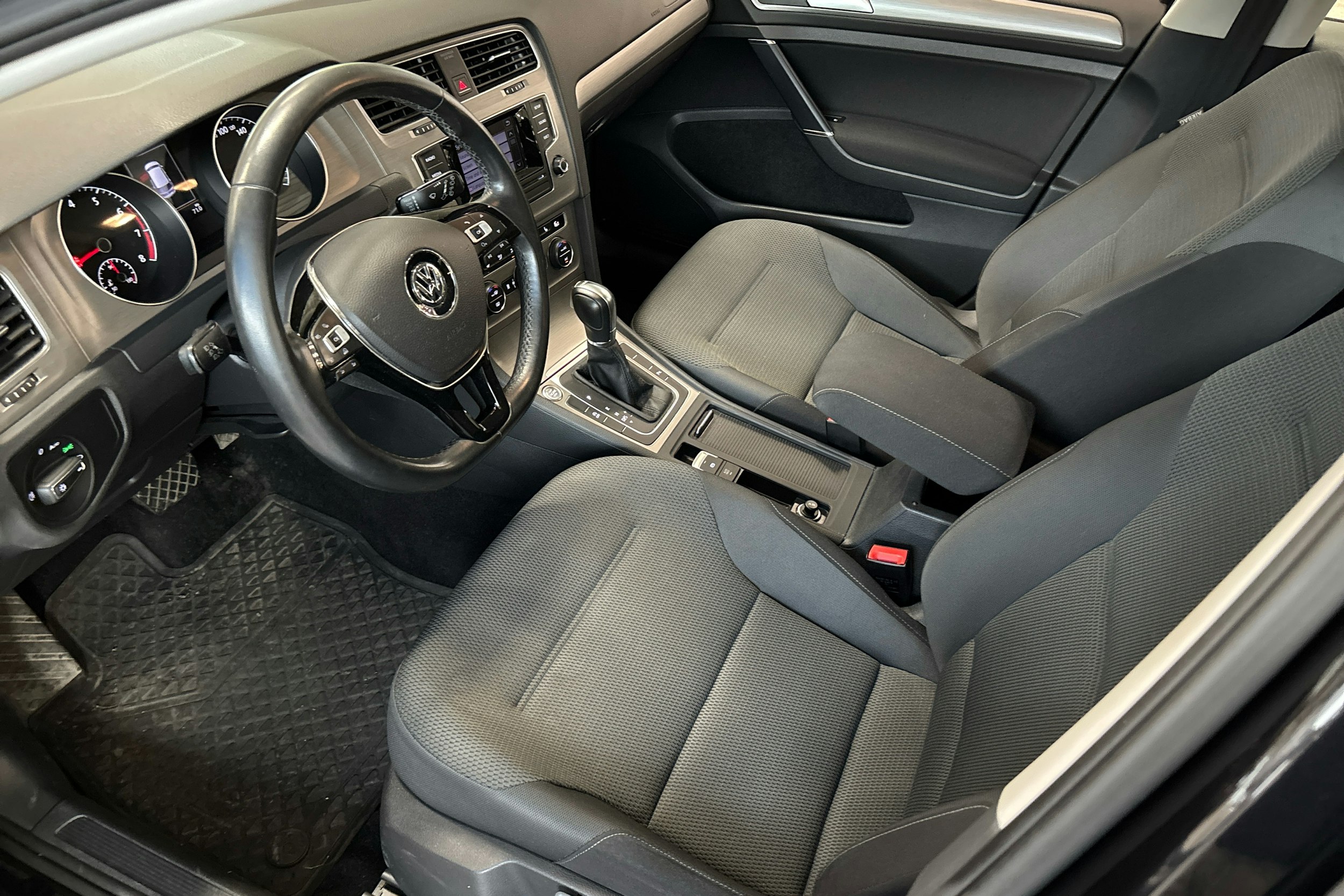 musta Volkswagen Golf 2014 kuva 3.