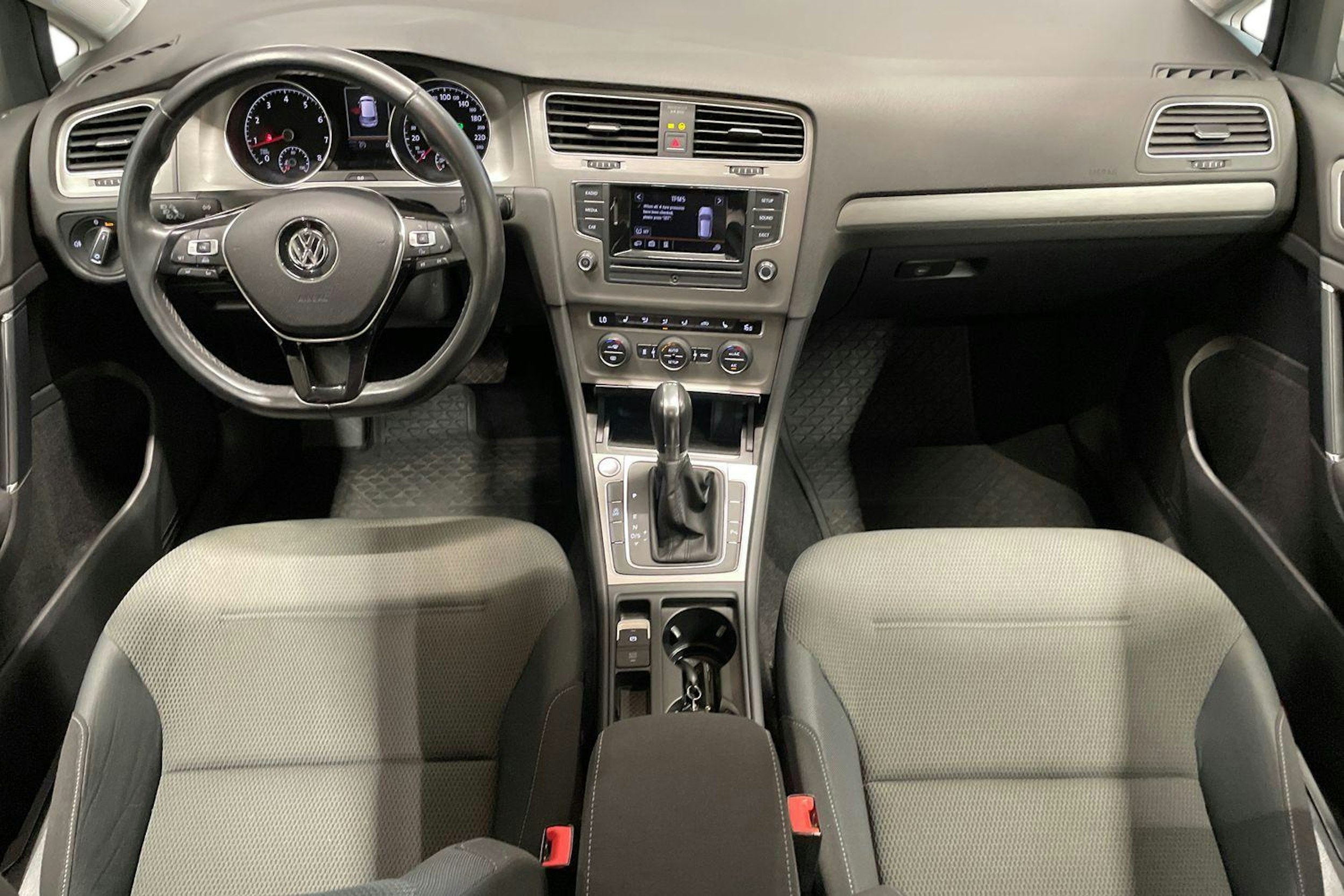 musta Volkswagen Golf 2014 kuva 9.