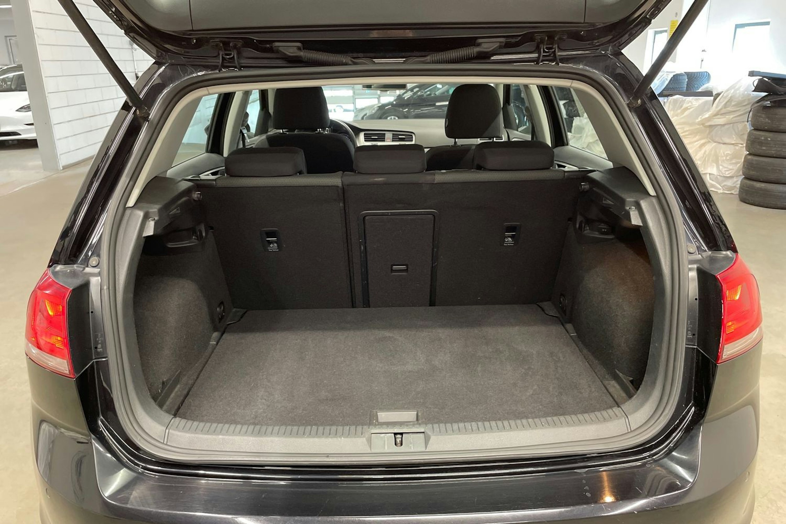 musta Volkswagen Golf 2014 kuva 15.