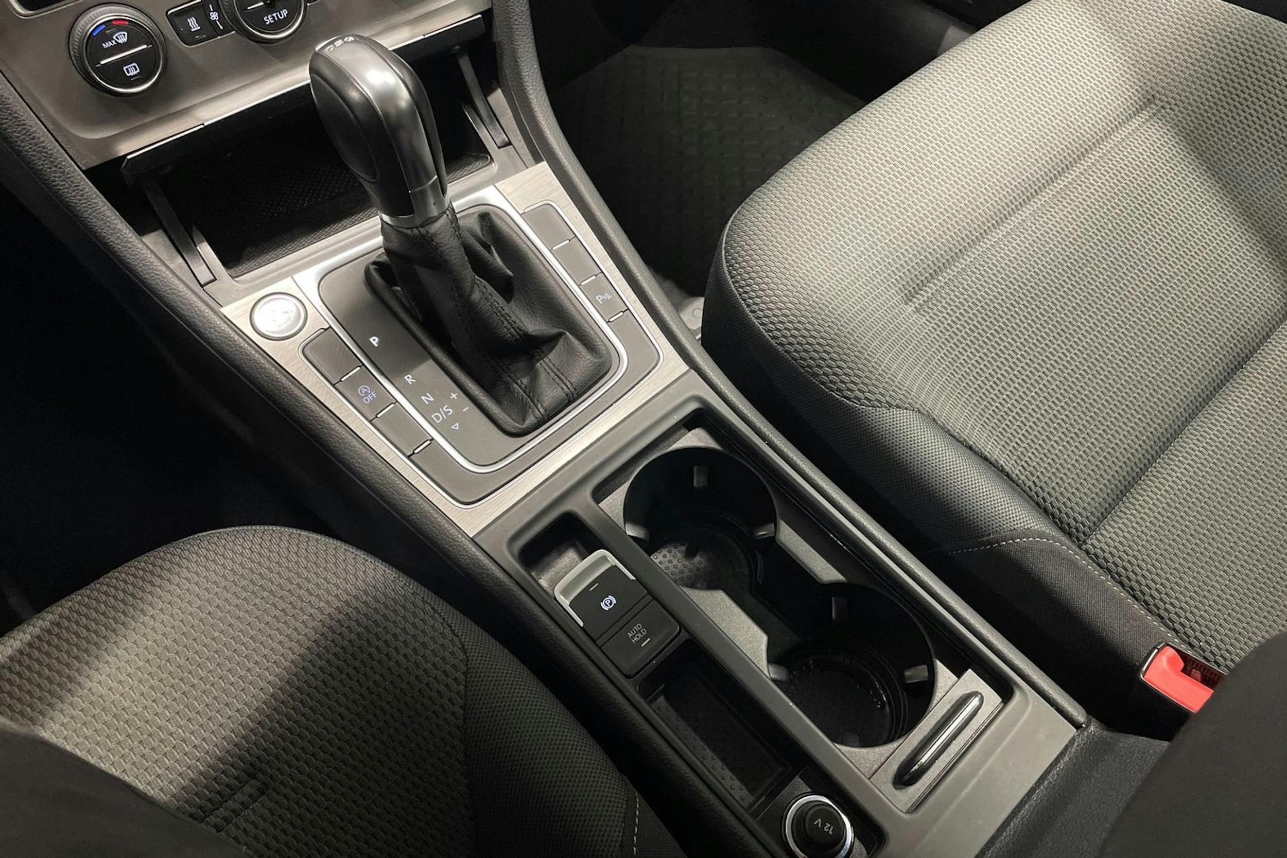 musta Volkswagen Golf 2014 kuva 18.